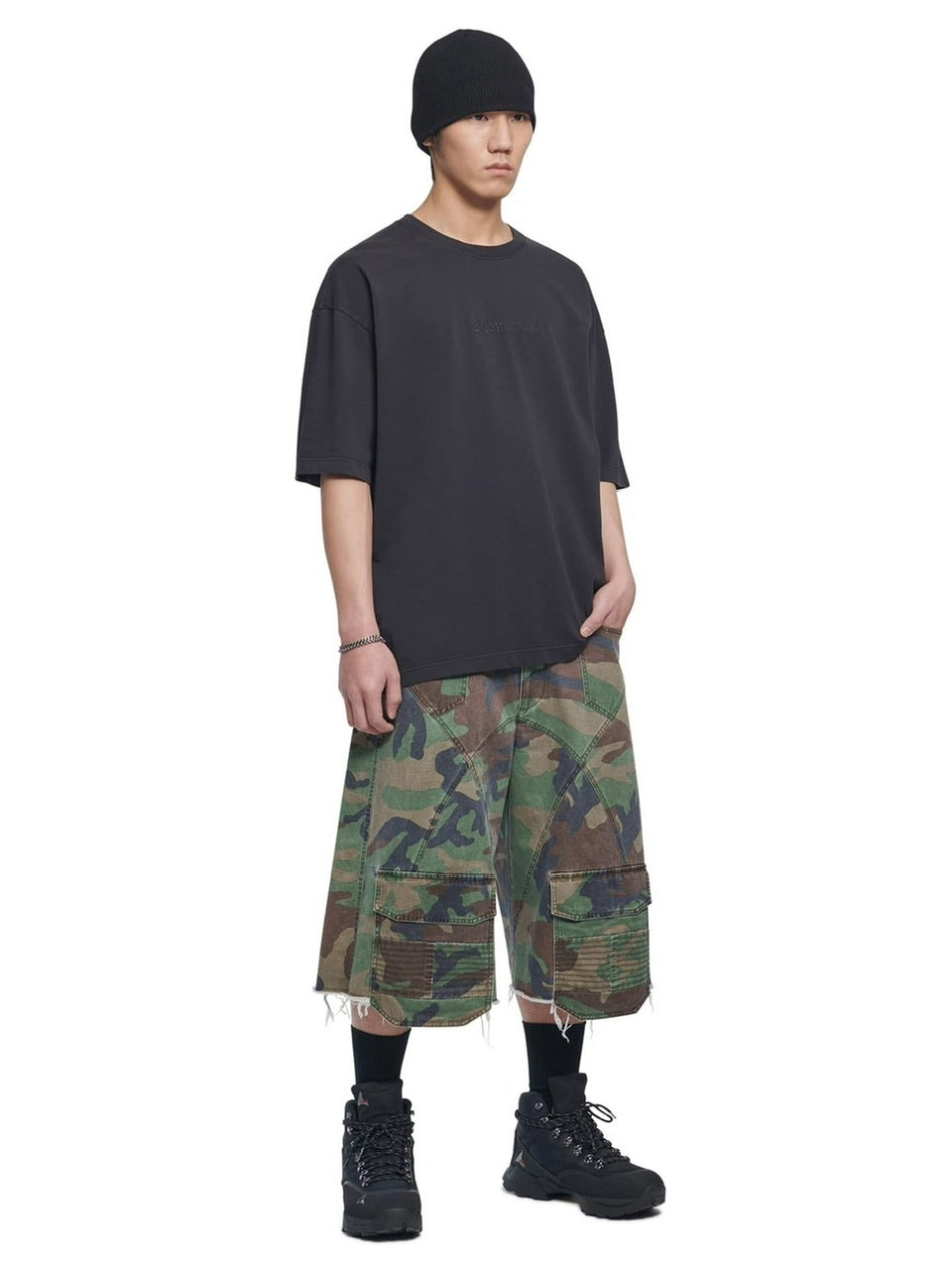 【NOMANUAL】EMBROIDERED LOGO T-SHIRT