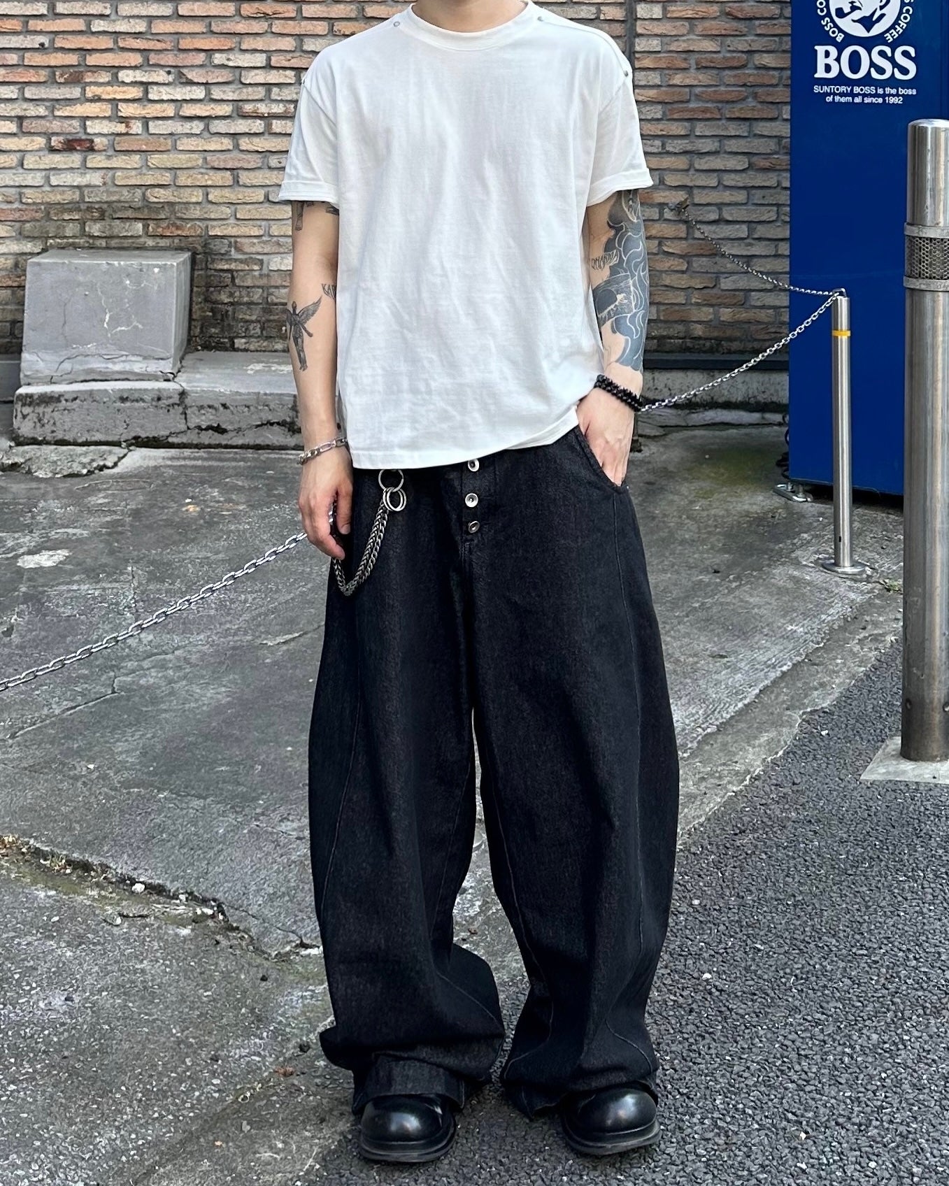大阪店WEB限定受注制【Chikashitsu +】shoulder rivet t-shirt (3color)