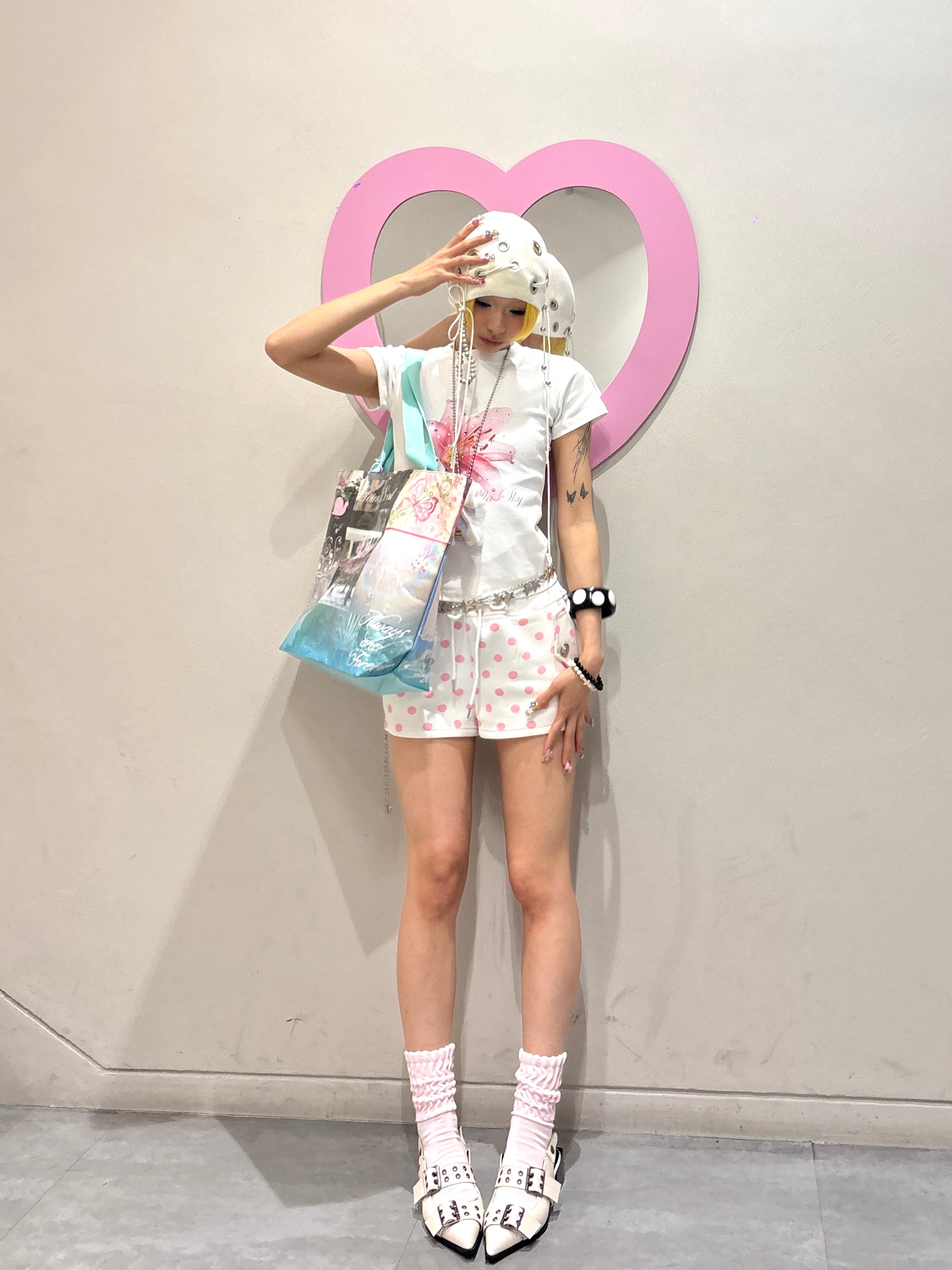 国際配送【Never mind the XU】flower rhinestone tee (3color)