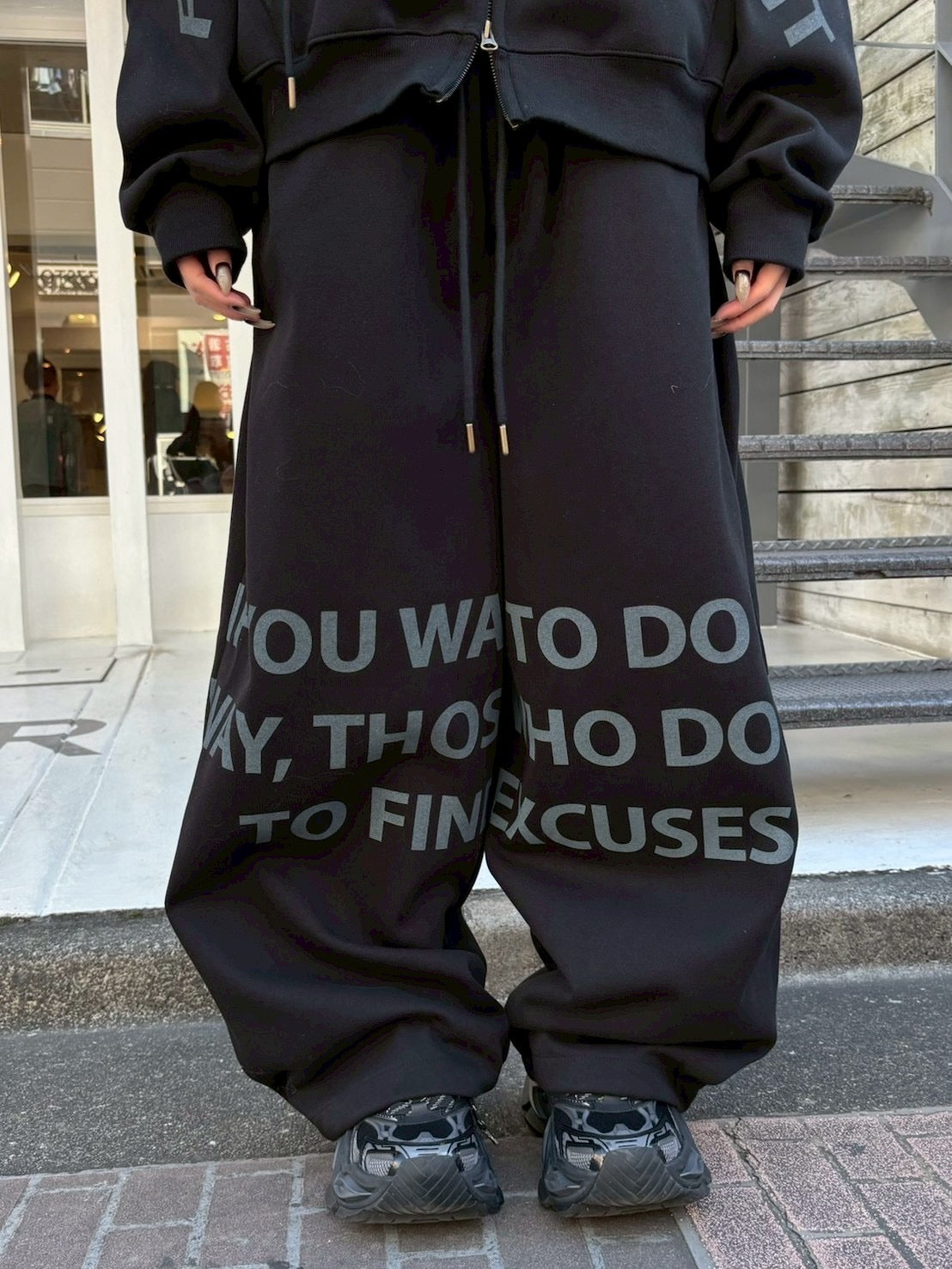 受注制【nmtc +】lettering wide sweat pants / 【エヌエムティーシープラス】レタリングスウェットパンツ (2color)