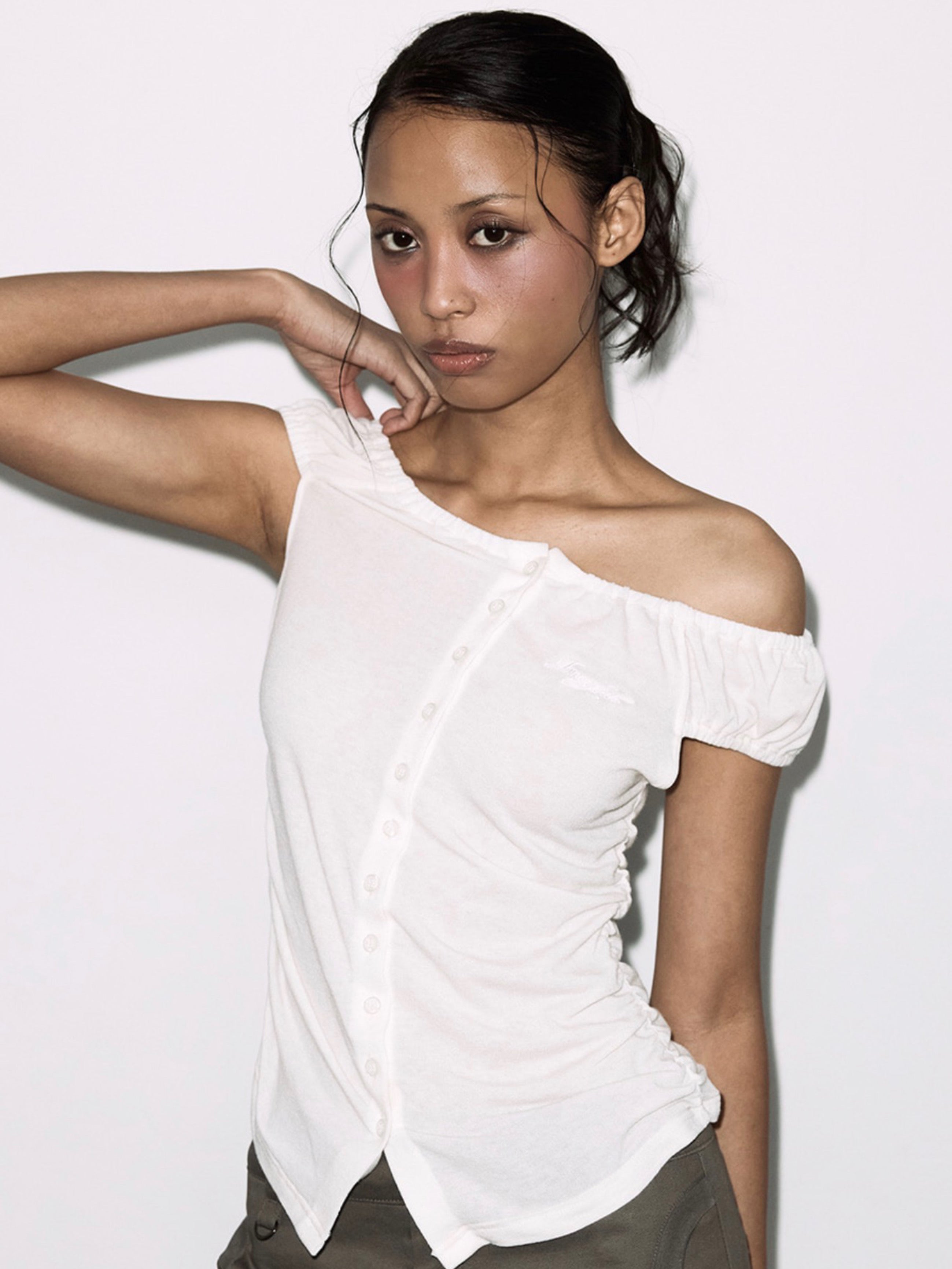 【FANCY CLUB】SOFT BUTTON OFF-SHOULDER TOP