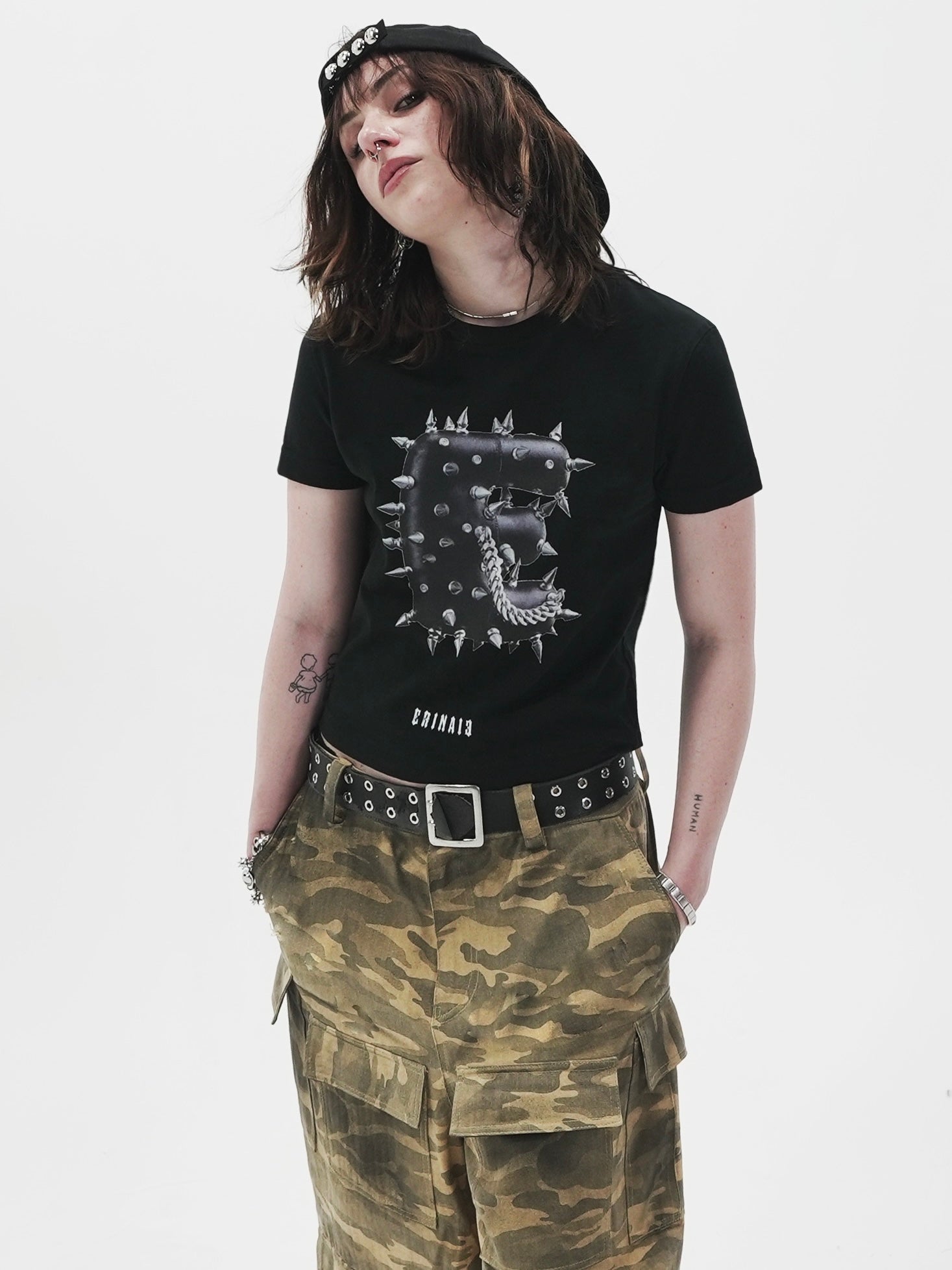 【E RIN AI E】STUD BOLD E CROP SHORT SLEEVE T