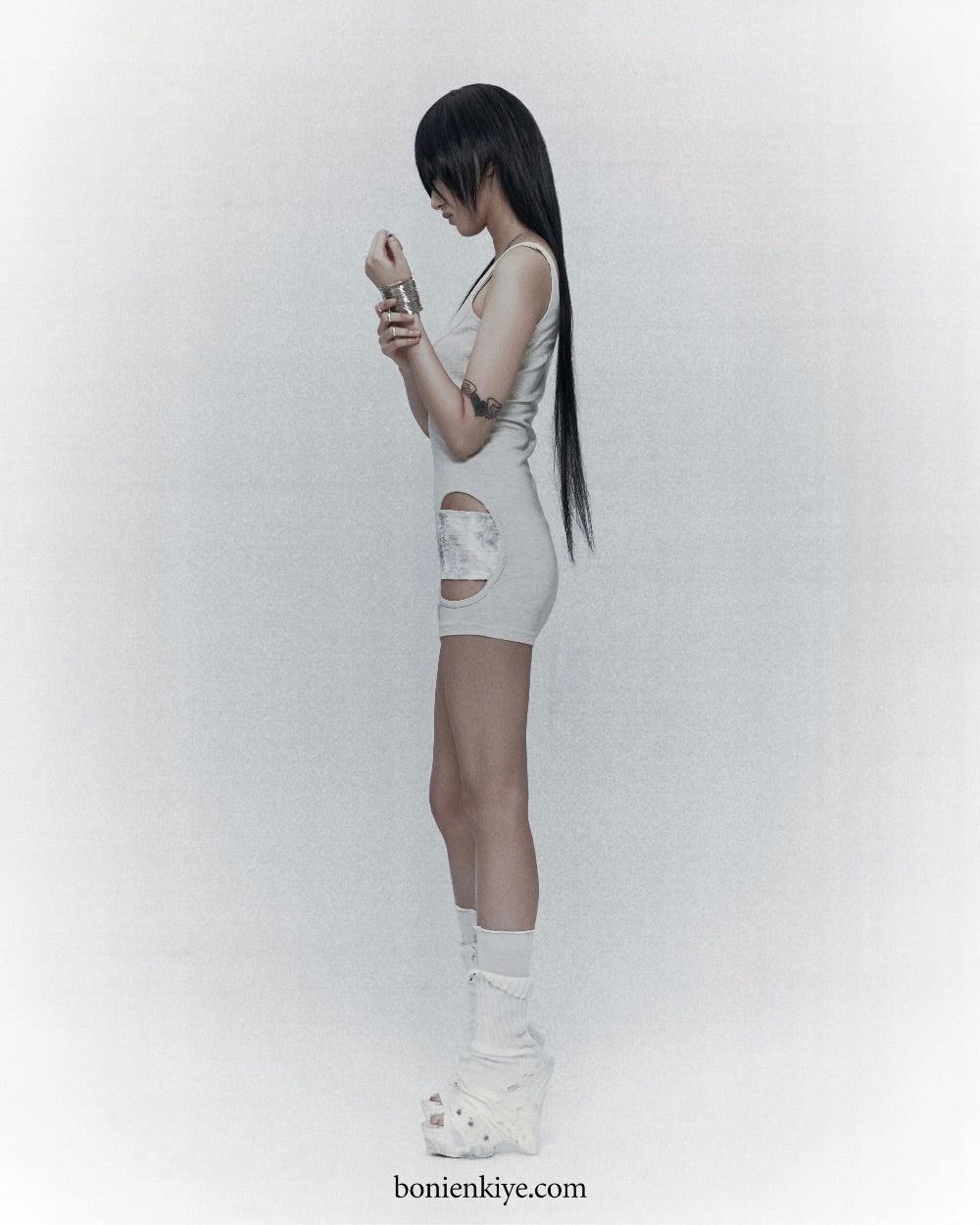 【bonienkiye】Side-Cutout Mini Dress