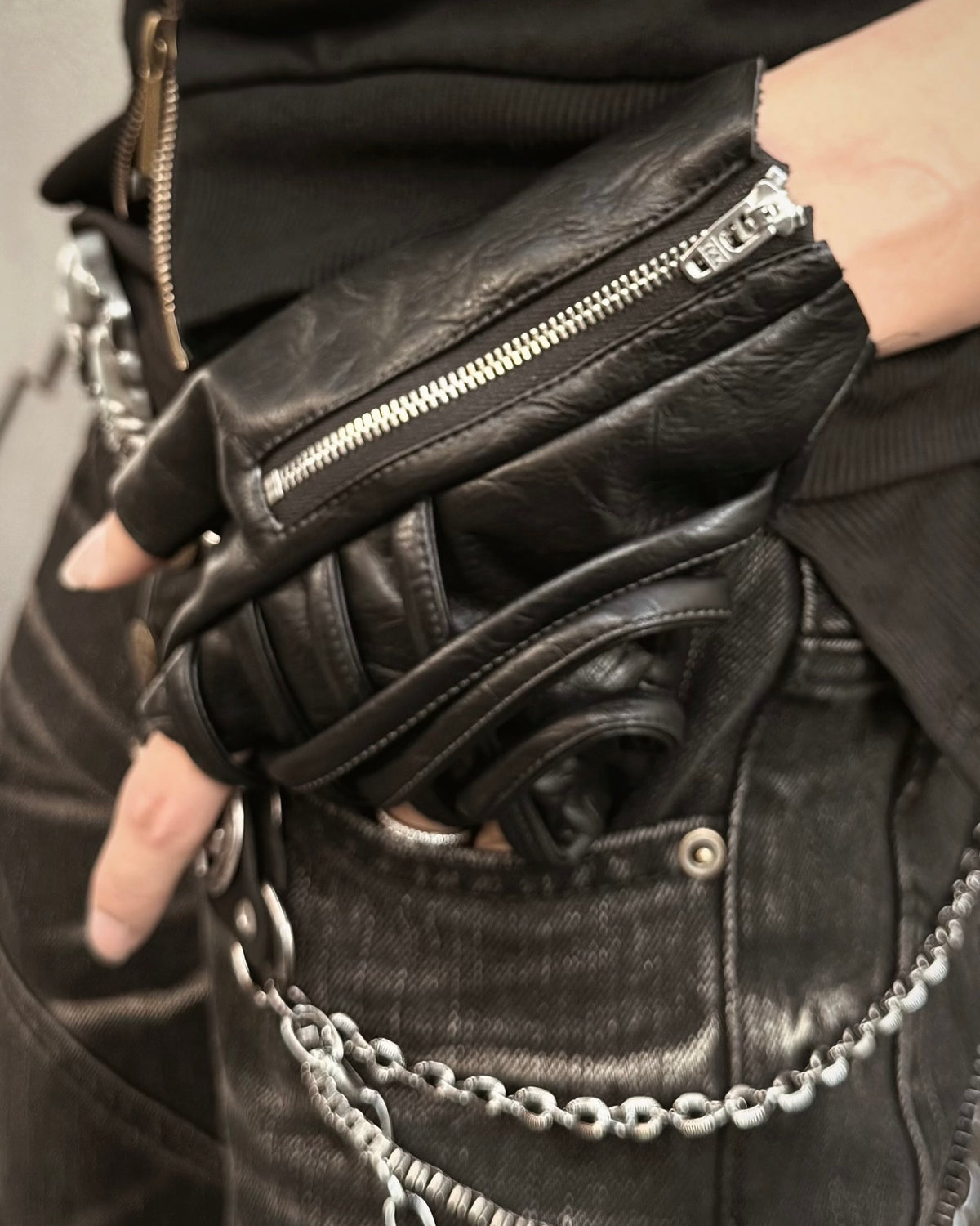 国際配送【Never mind the XU】Cyberpunk Zipper Fingerless Gloves