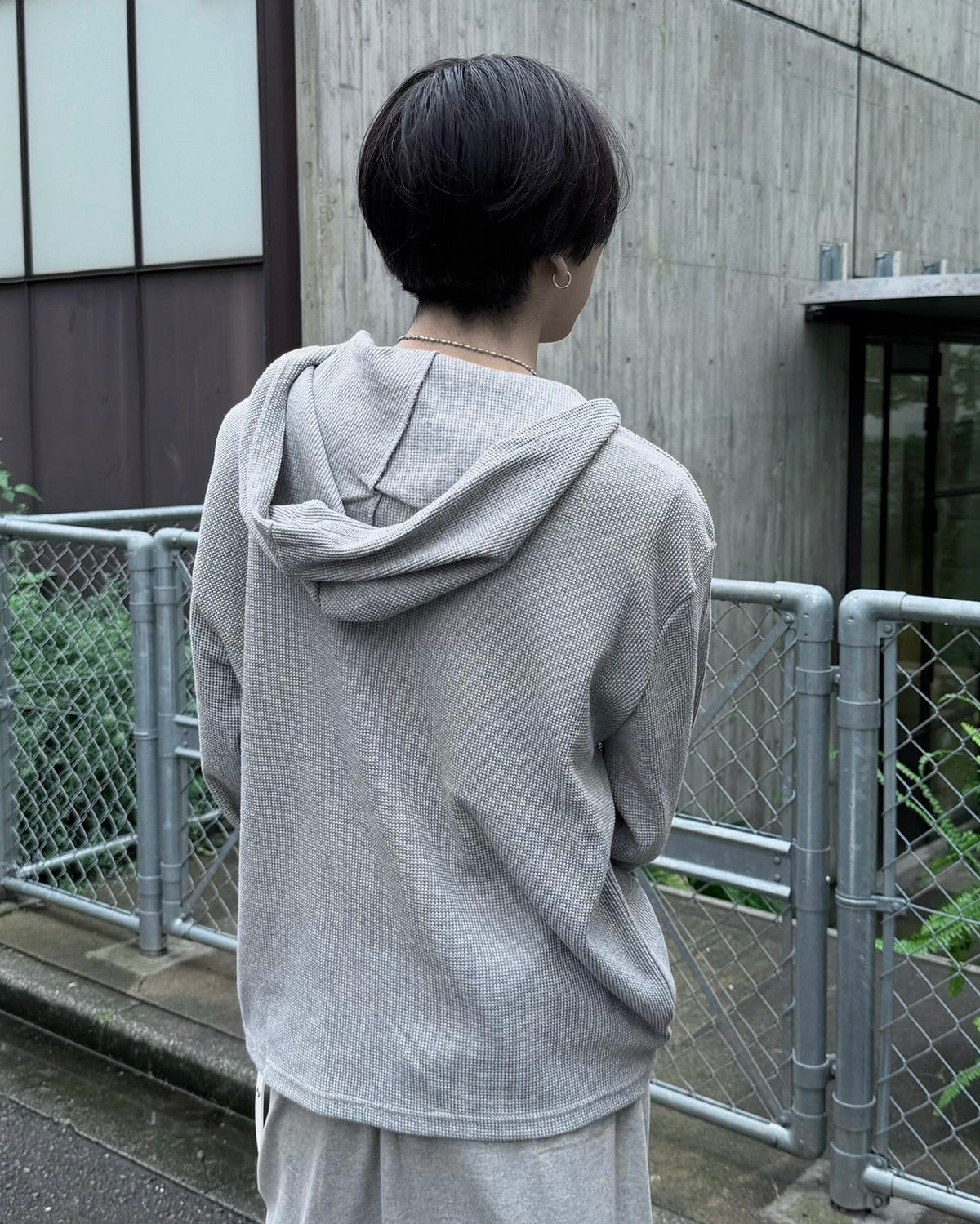 【nmtc+】Asymmetry button hood top (2color)