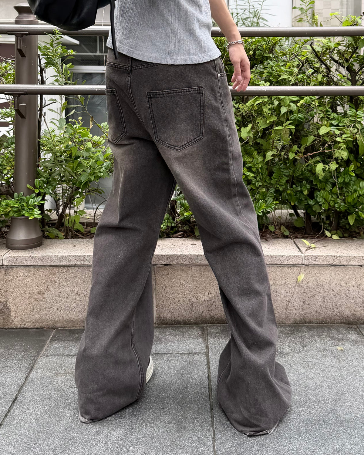 大阪店WEB限定受注制【Chikashitsu +】cutting bootcut denim pants (2color)