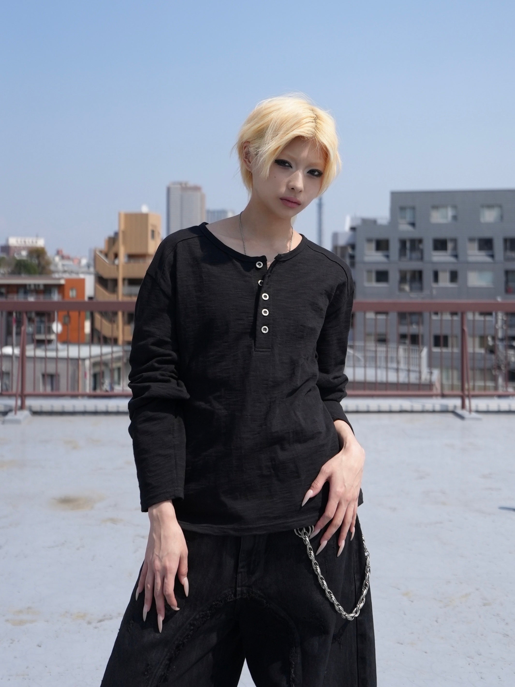 5/23 20:00発売【CHIKASHITSU PLUS HIGH】Steel button henley neck tee (2color)