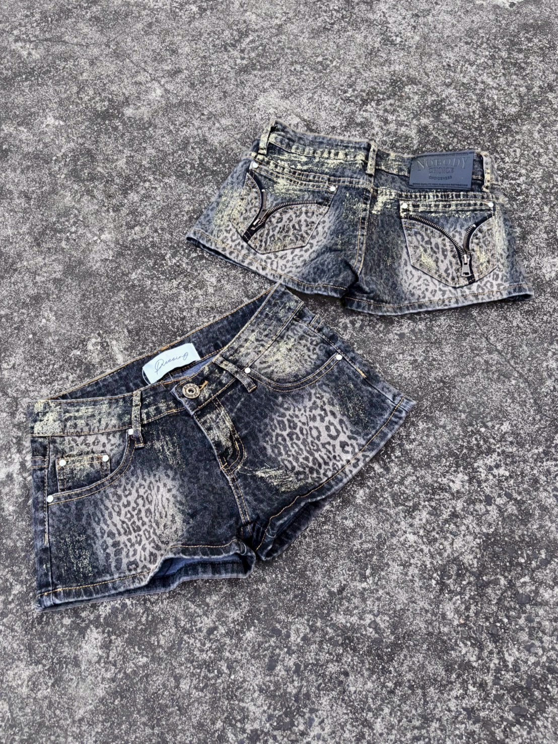 7/11 20:00発売　国際配送【BABY09】leopard back zip denim shorts