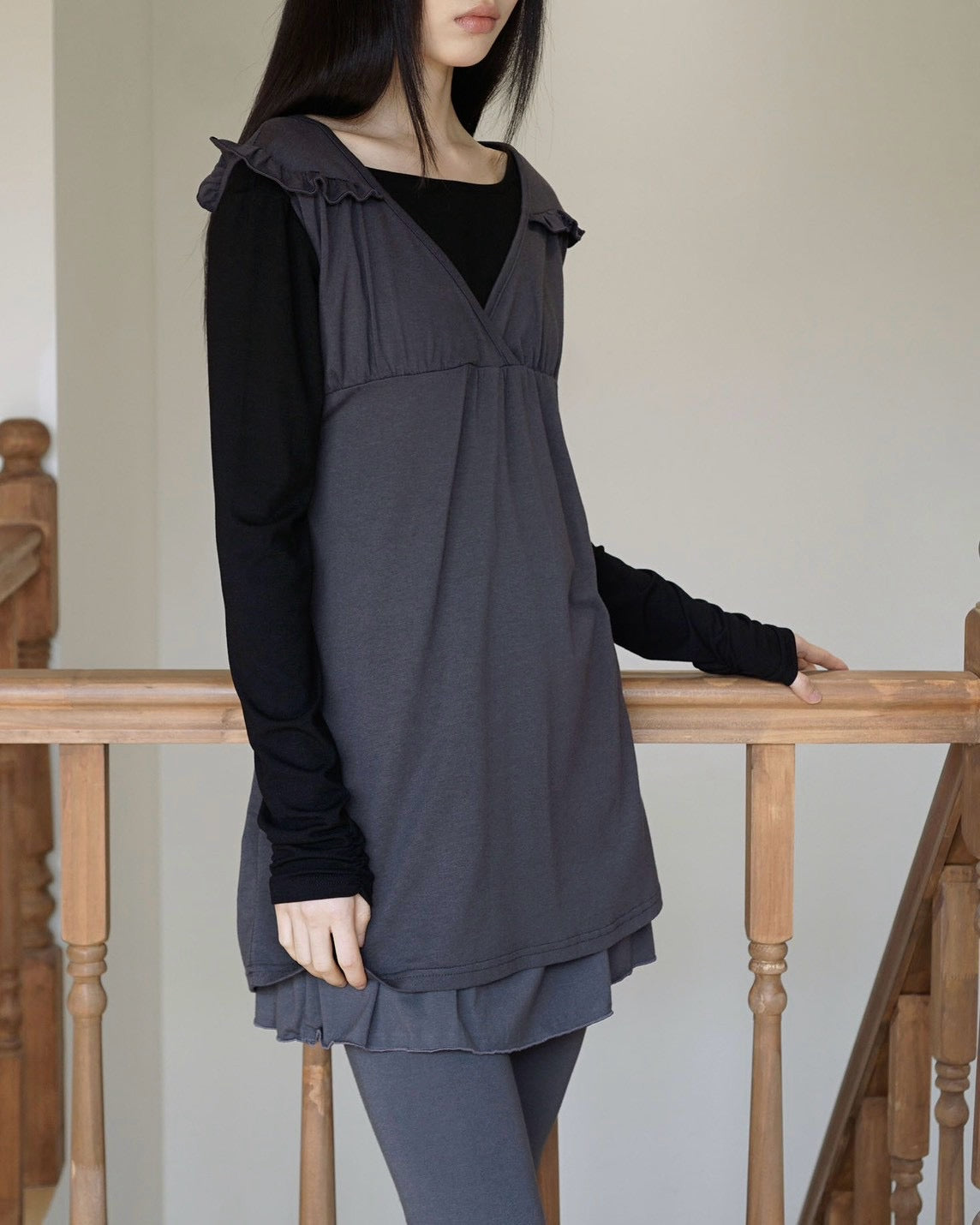 【Uglyshadow】RUFFLE TIE TOP
