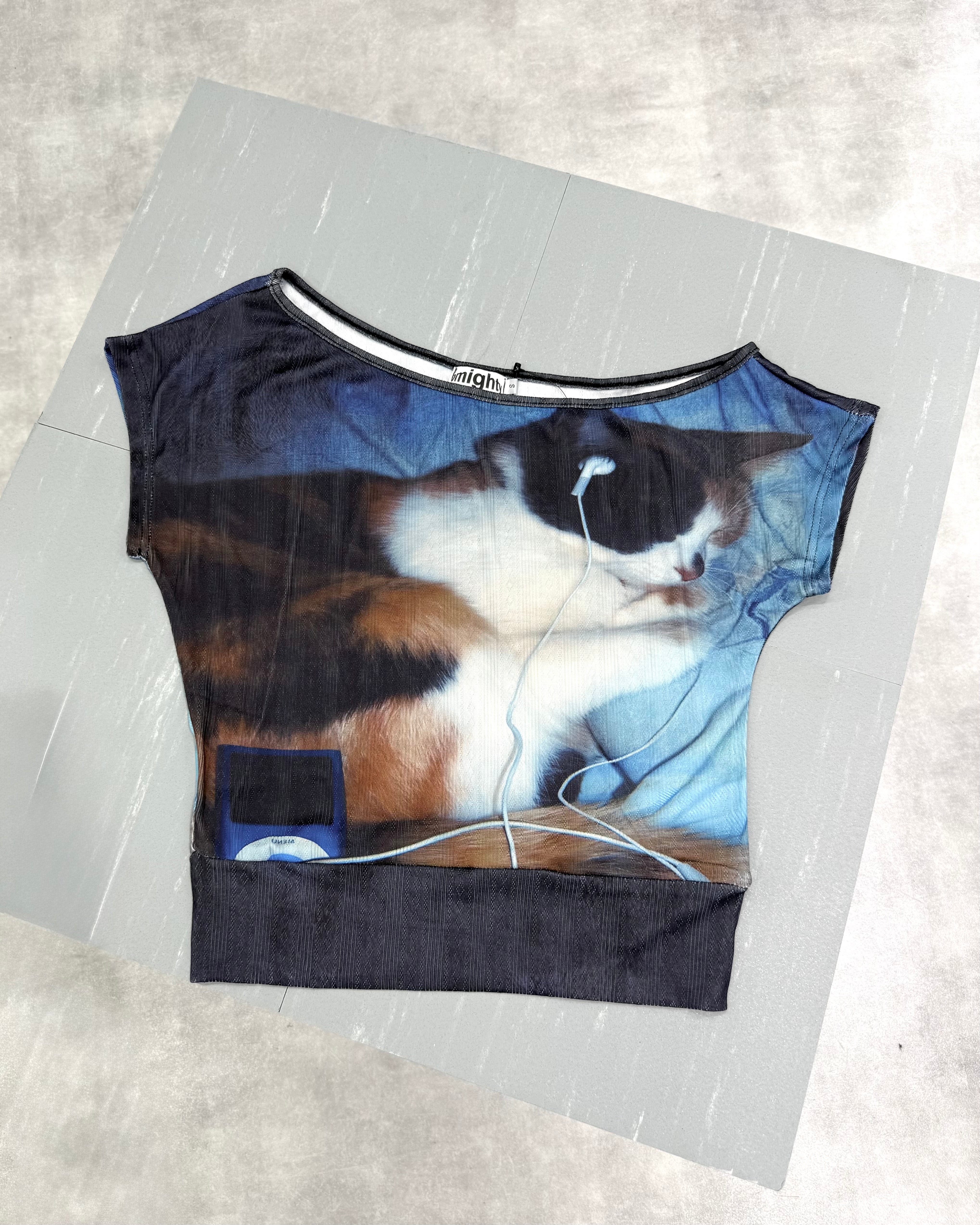 7/17 20:00 発売 国際配送【Nerd out XU】cat off-shoulder tee