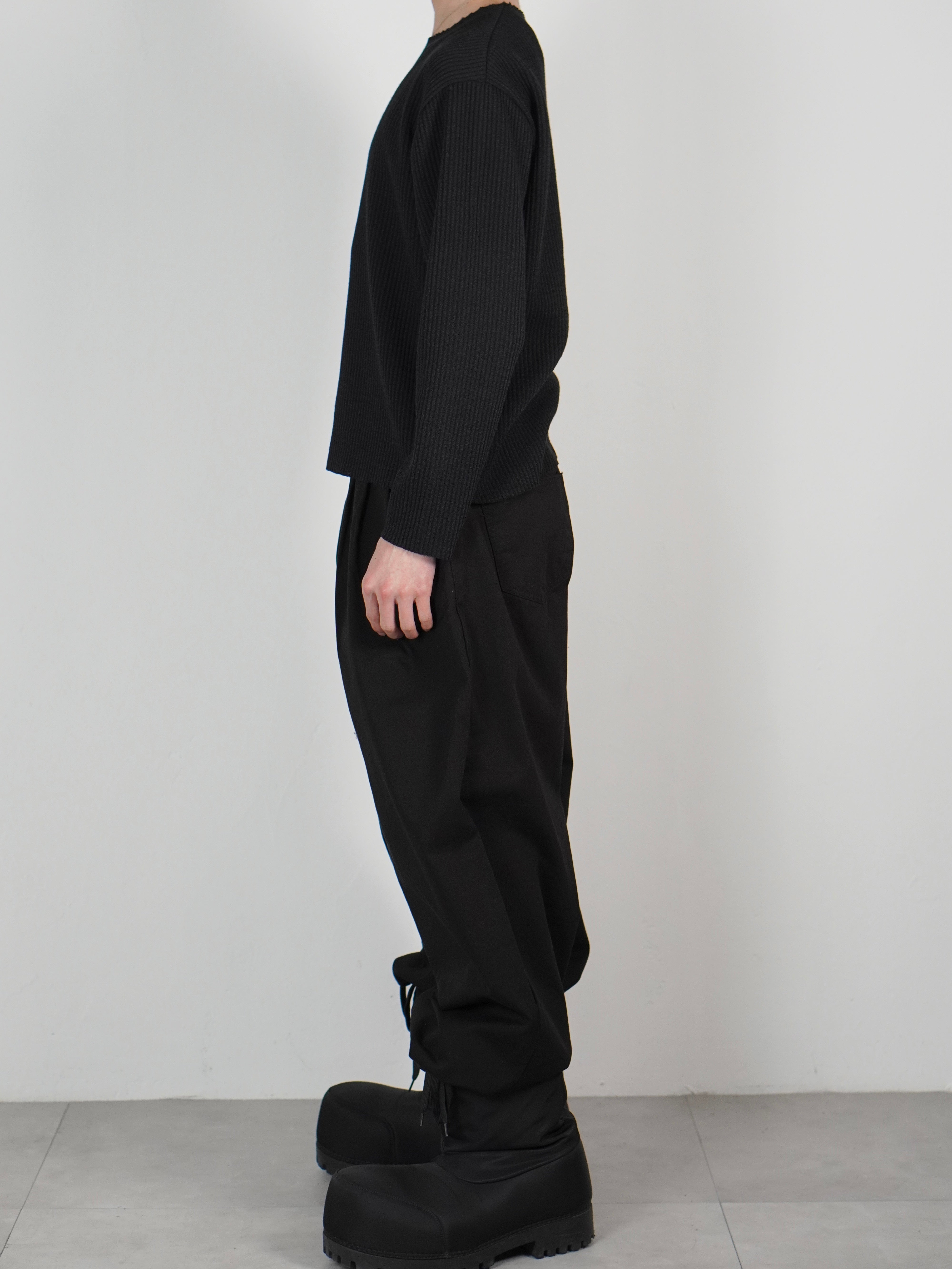 受注制【Chikashitsu +】three pleats chino wide pants