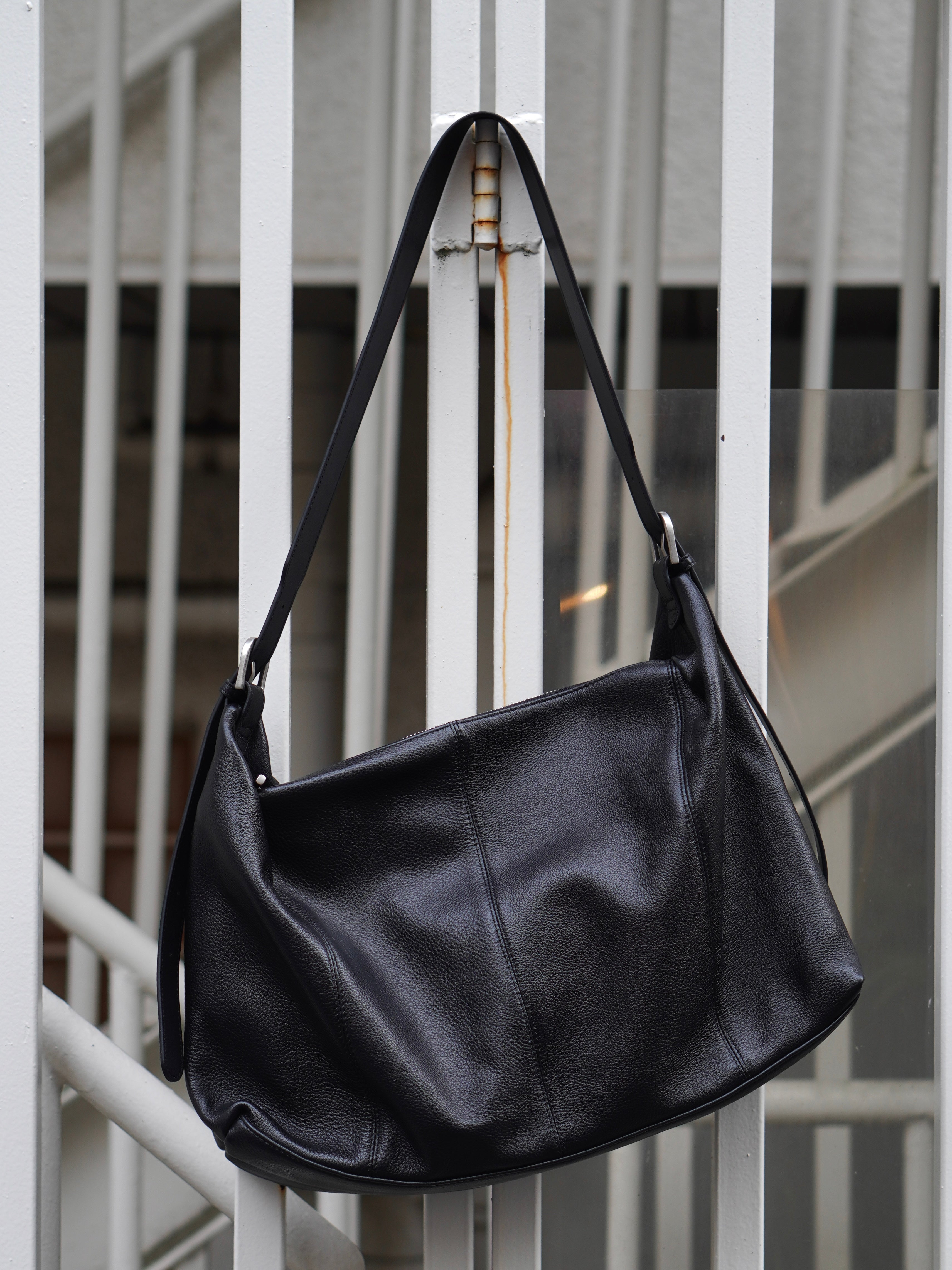 東京店WEB限定受注制【Chikashitsu +】cow leather cross bag (2color)