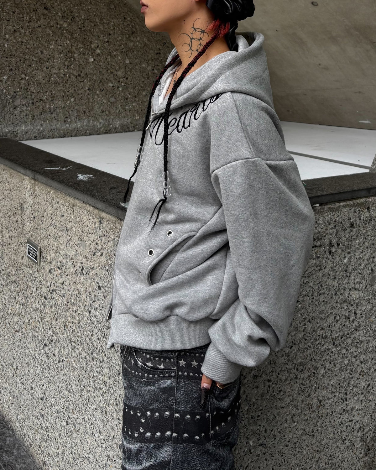 受注制【Never mind the XU】SCRIPT EYELET ZIP HOODIE (3color)