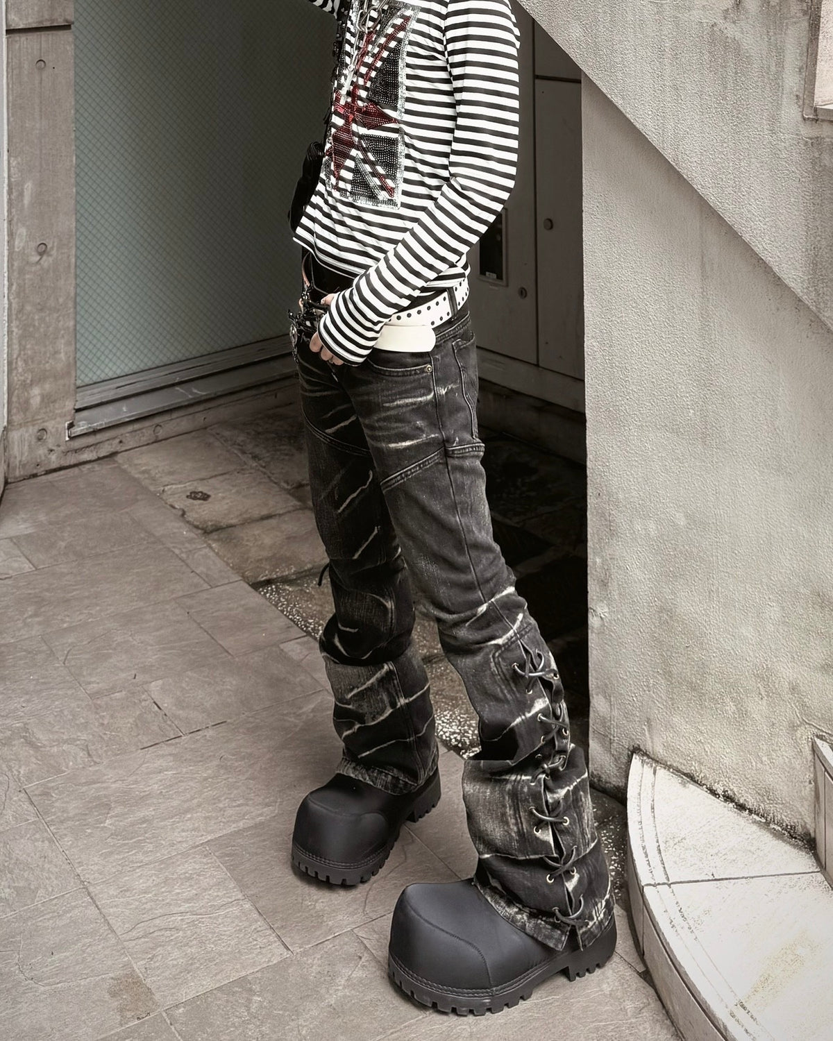 国際配送【Never mind the XU】Tornado Fade Lace-Up Flared Denim
