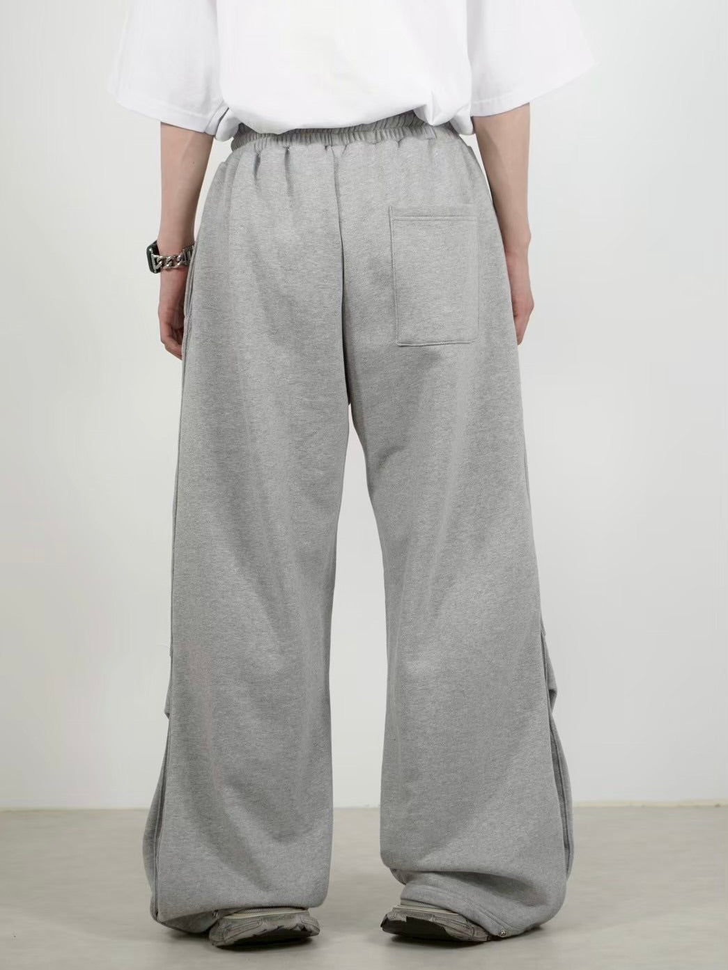受注制【Chikashitsu +】side snap button sweat pants (2color)