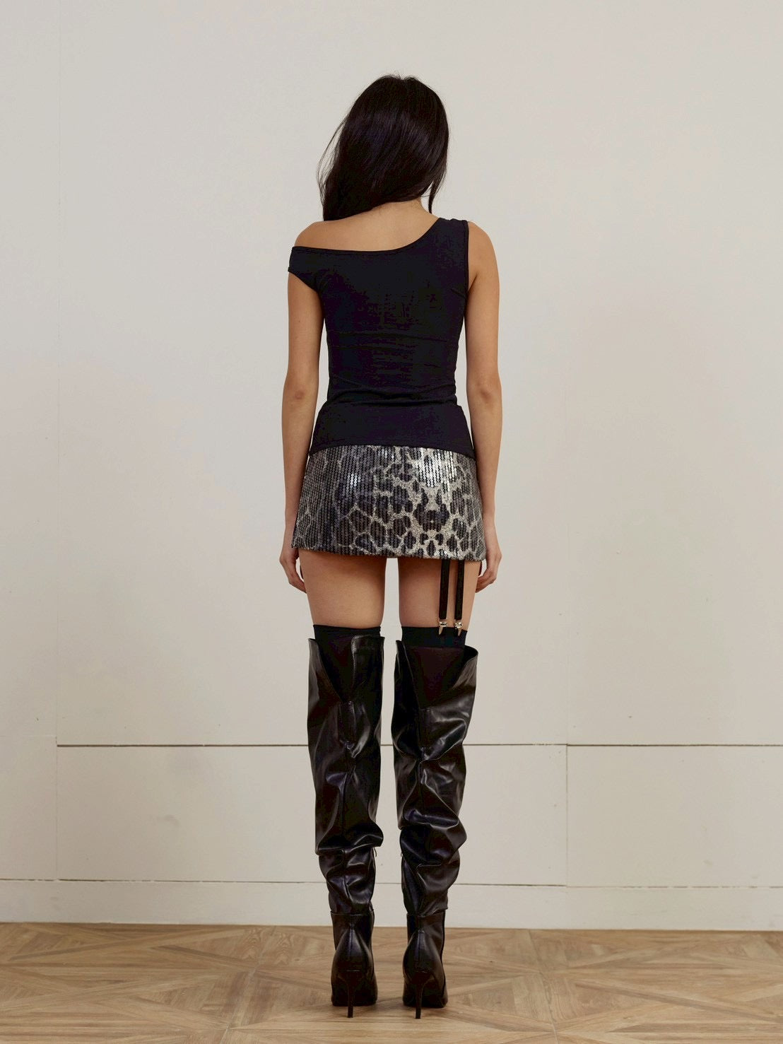 【EYEER】Script Logo Button One Shoulder Sleeveless