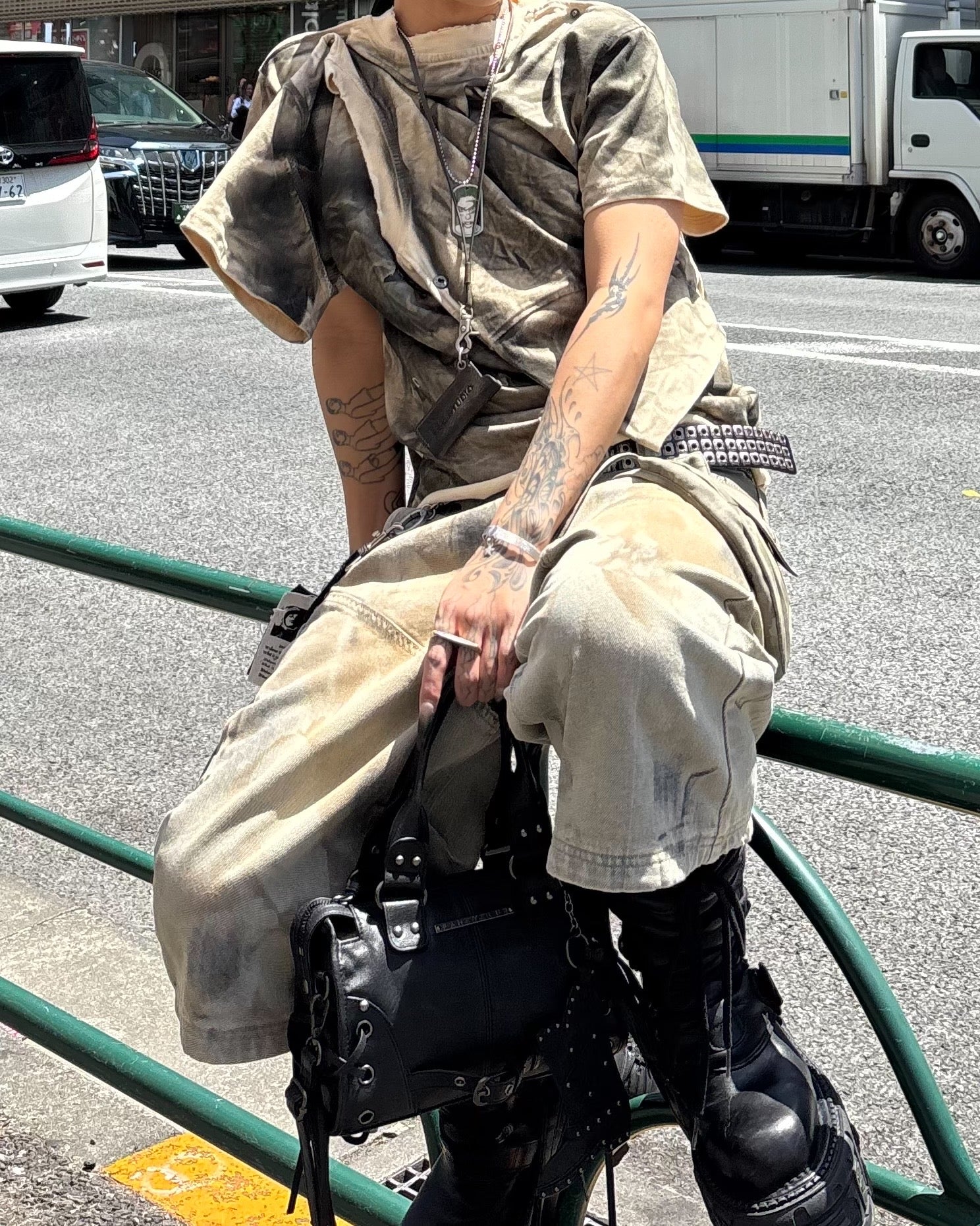国際配送【Never mind the XU】vintage wash buggy half pants