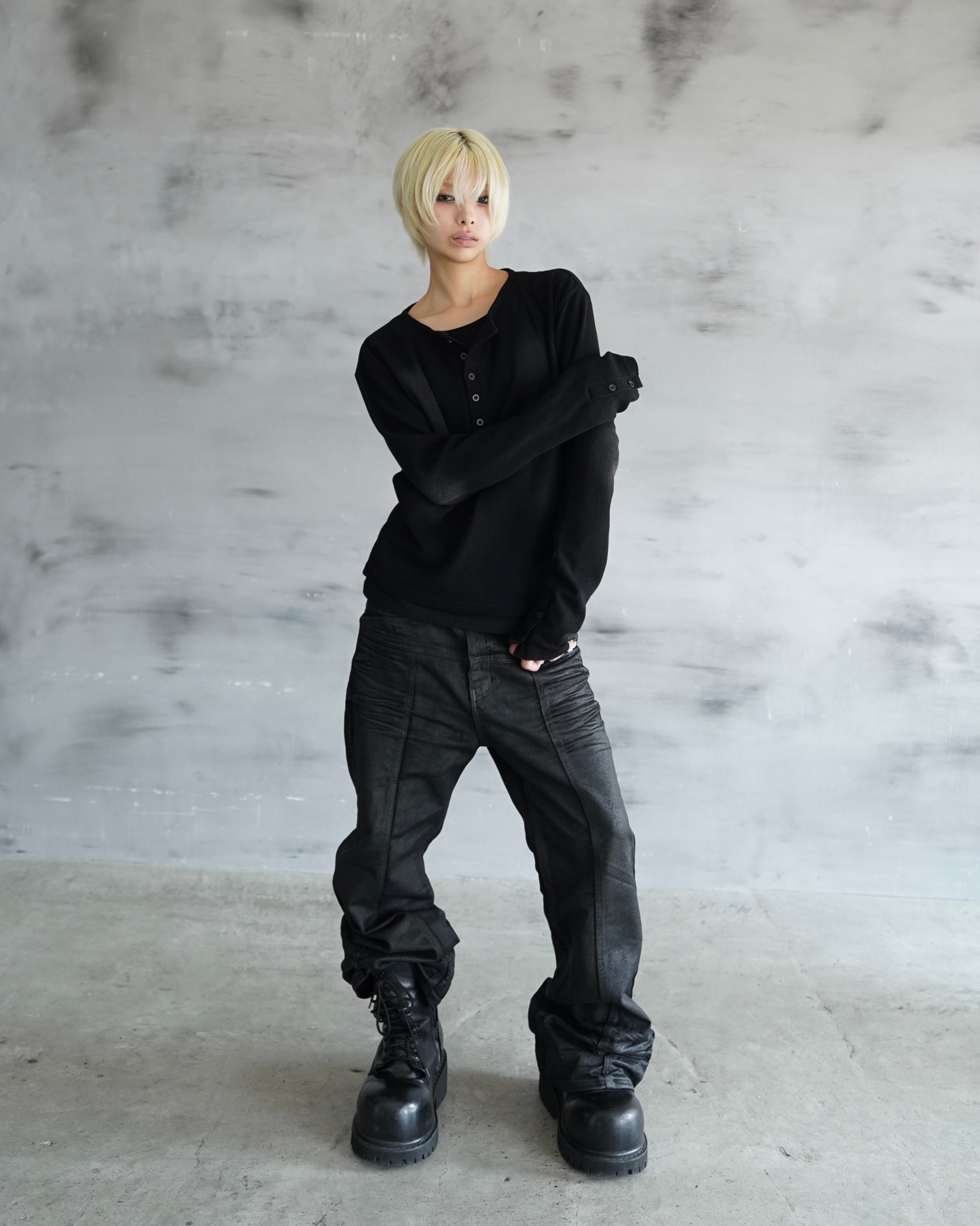 【CHIKASHITSU PLUS HIGH】Linear coating denim flare pants