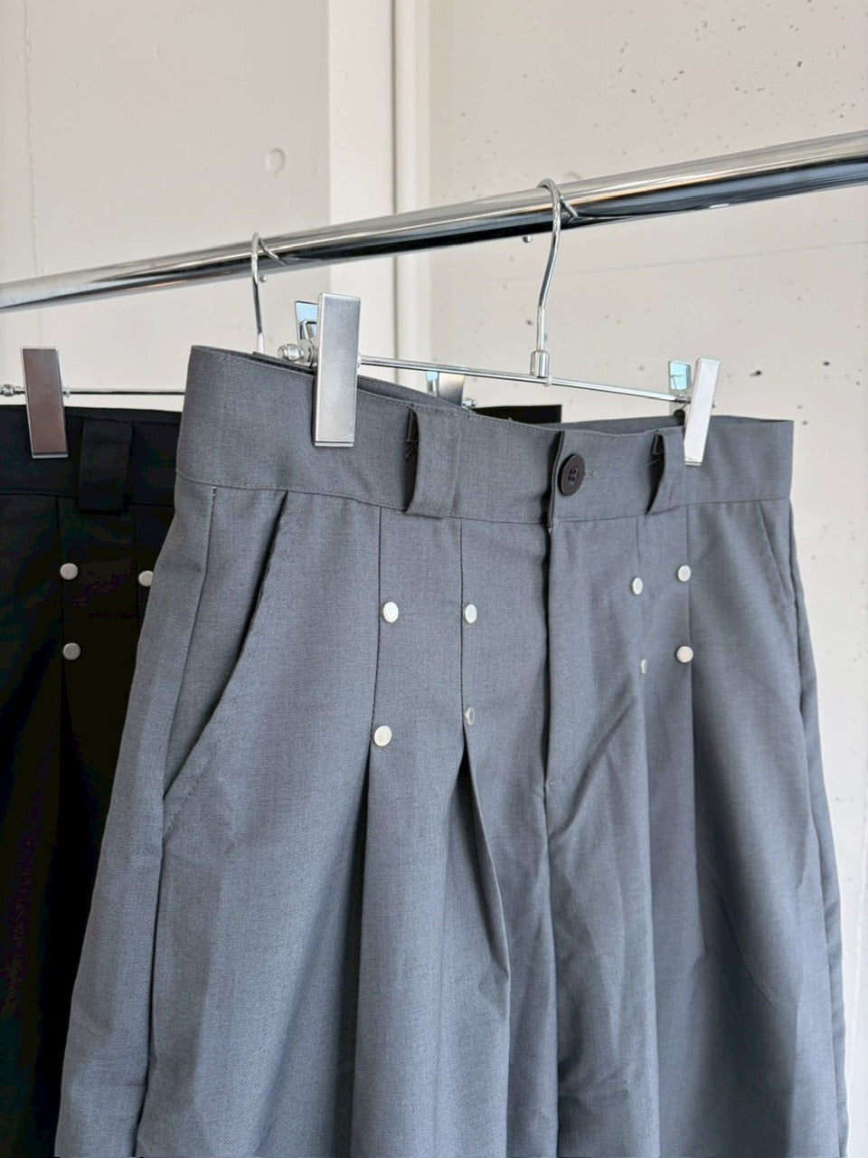 国際配送【LUV CODE】rivet bermuda pants (2color)