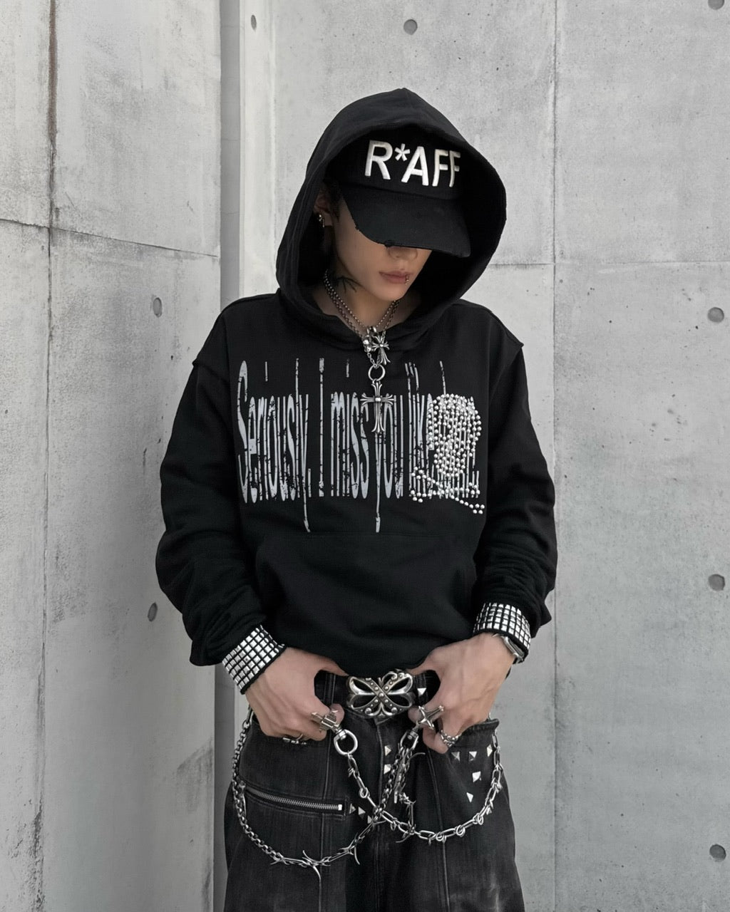 国際配送【Never mind the XU】studded skull hoodie