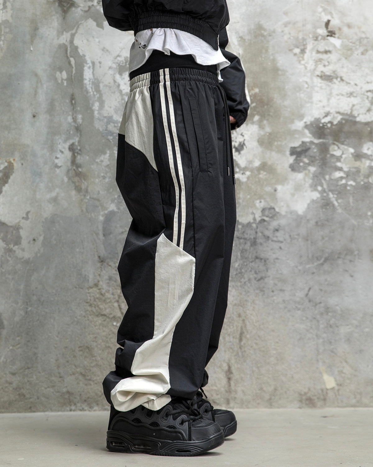 【roaringrad】26 Panel Track Pants