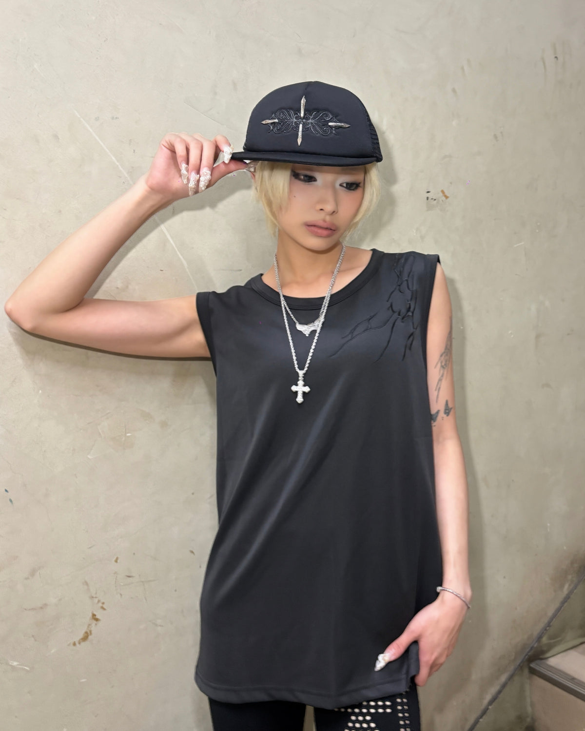 国際配送【Never mind the XU】tribal embroidered tank top (3color)