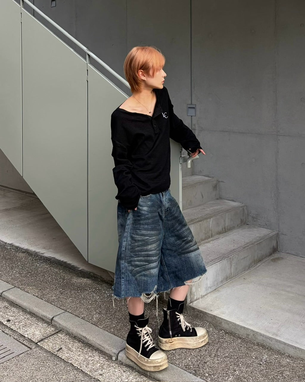 国際配送【LUV CODE】washed damage denim shorts