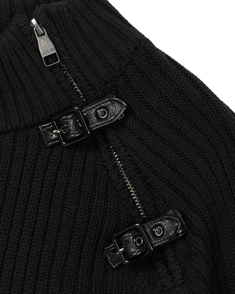 【AAKAM】Slant Zipper Belted Knit