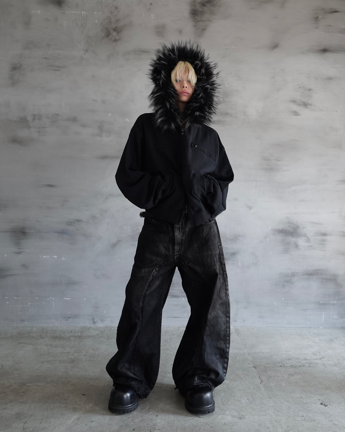 【CHIKASHITSU PLUS HIGH】Volume fur cropped zip hoodie