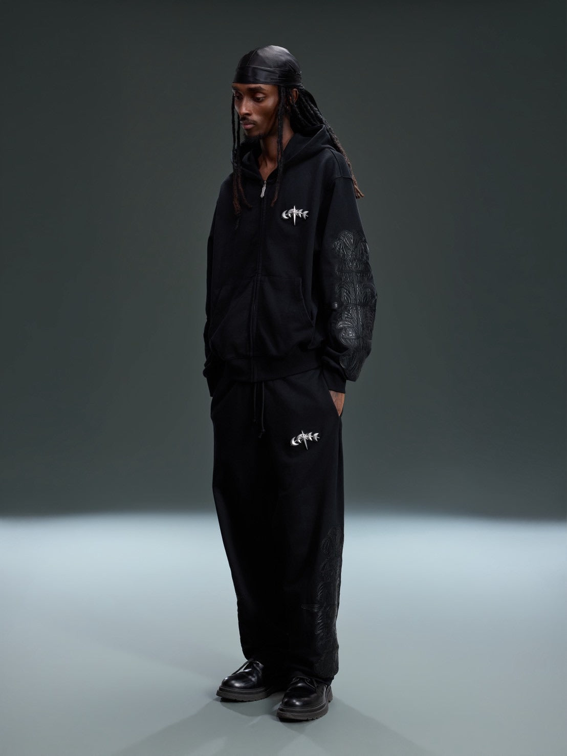 【The Boy Has No Patience】LEATHER PATCH ZIP HOODIE