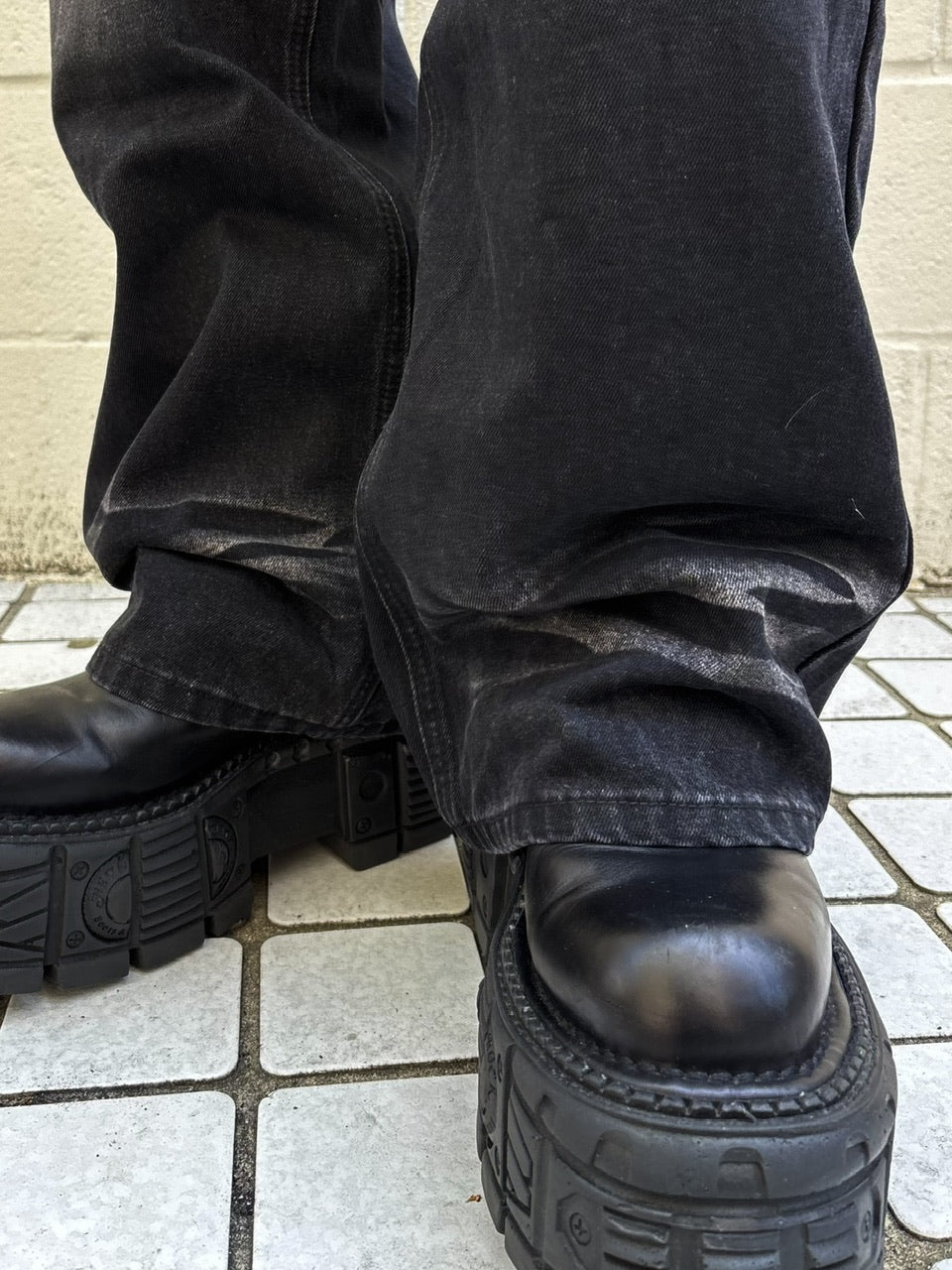 国際配送【Never mind the XU】studs washed wide denim pants (2color)