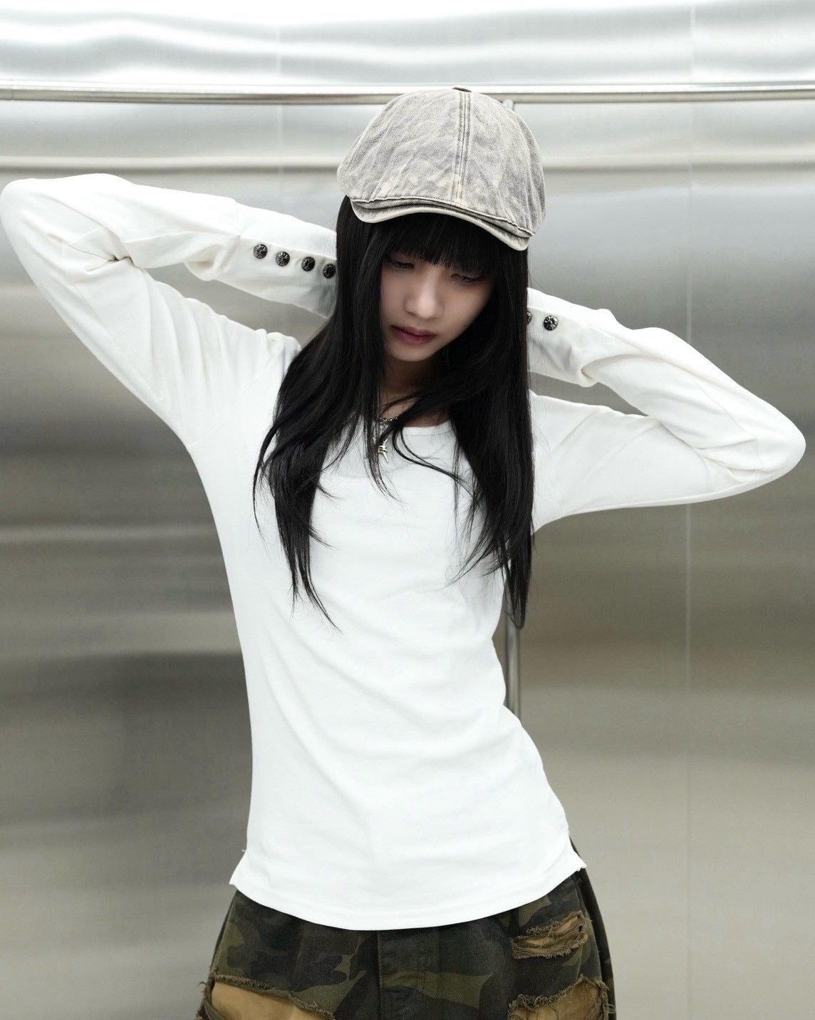 受注制【Never mind the XU】Back graphic slim top (2color)