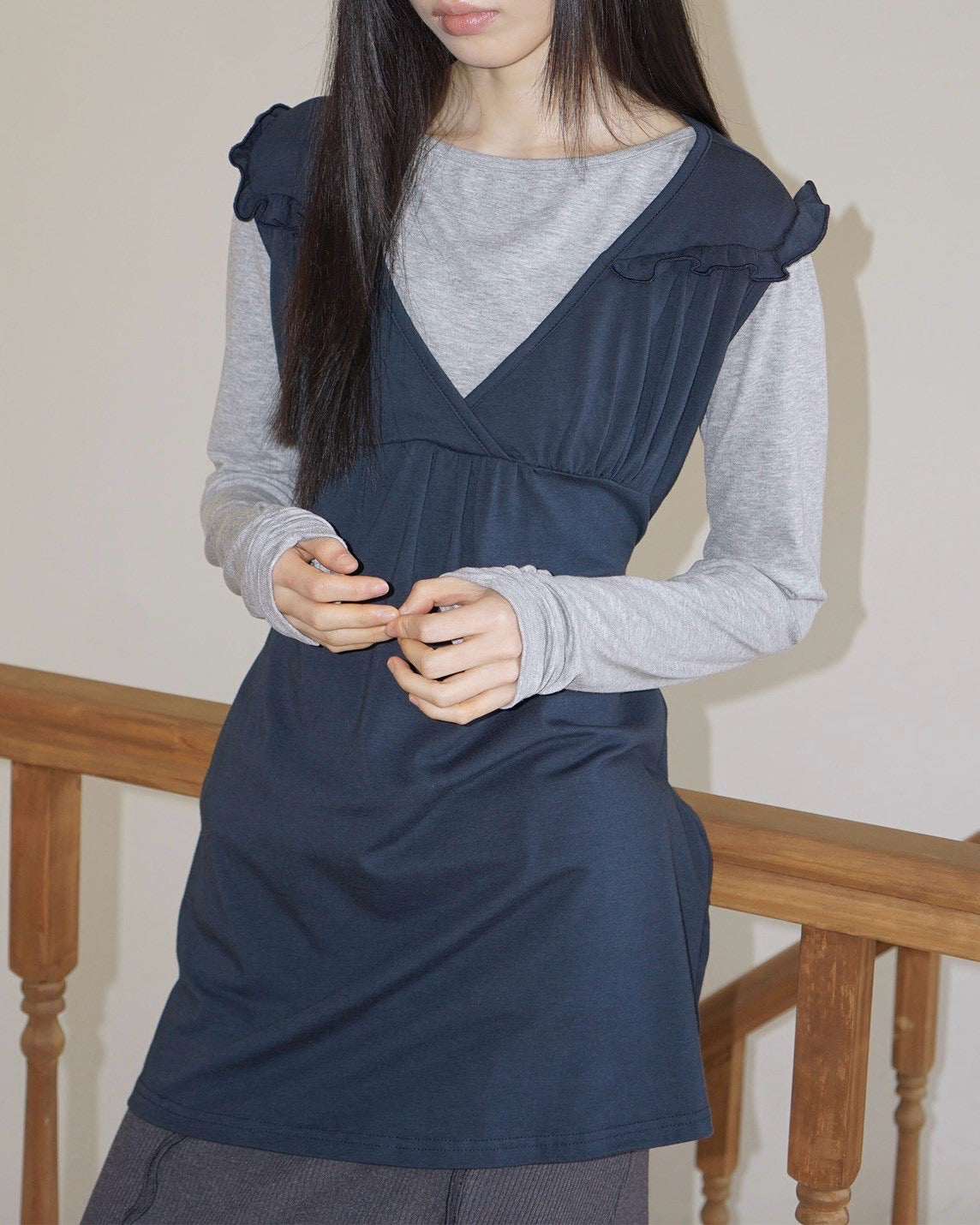 【Uglyshadow】RUFFLE TIE TOP