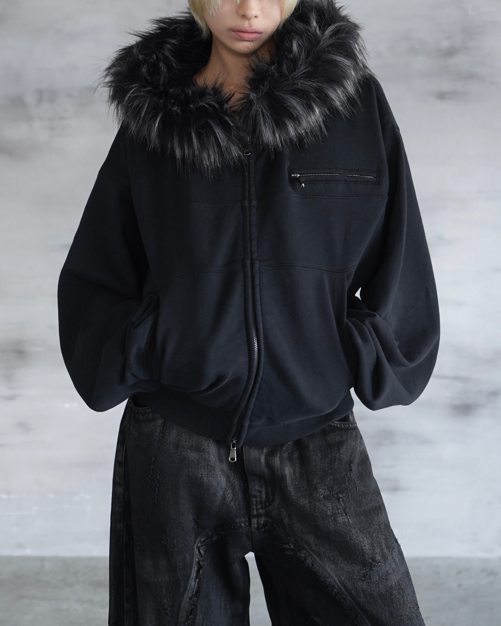 【CHIKASHITSU PLUS HIGH】Volume fur cropped zip hoodie