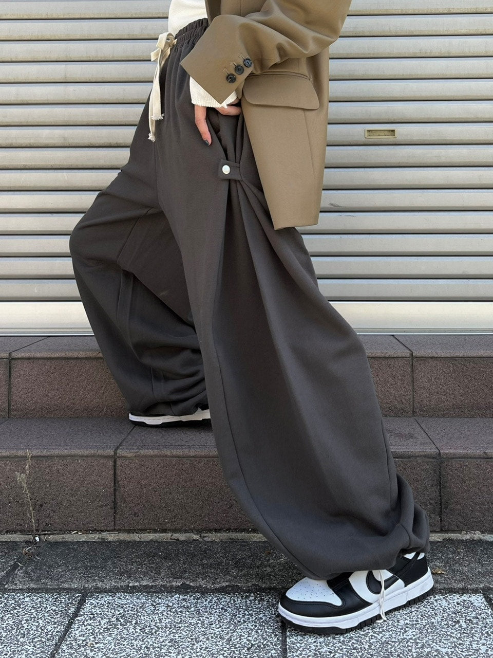【Chikashitsu +】side button balloon sweat pants (3color)