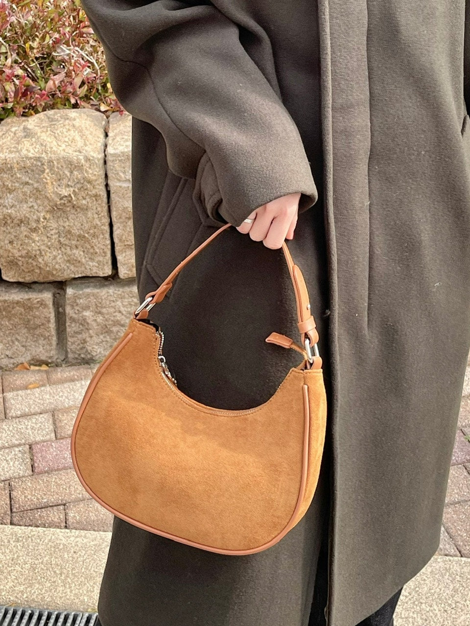 受注制【Chikashitsu +】suede moon hand bag (2color)