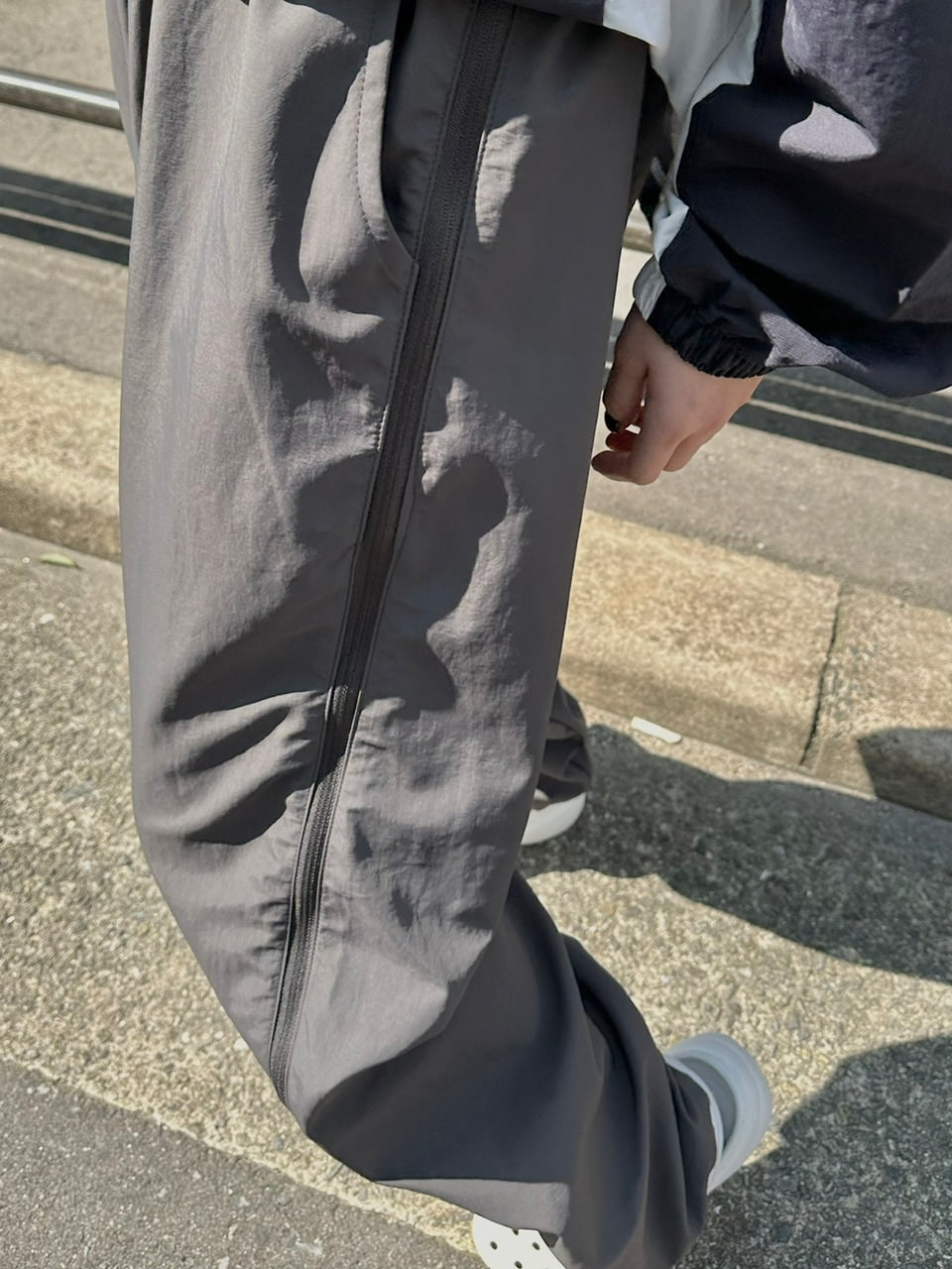受注制【Chikashitsu +】side zip wide nylon pants (3color)
