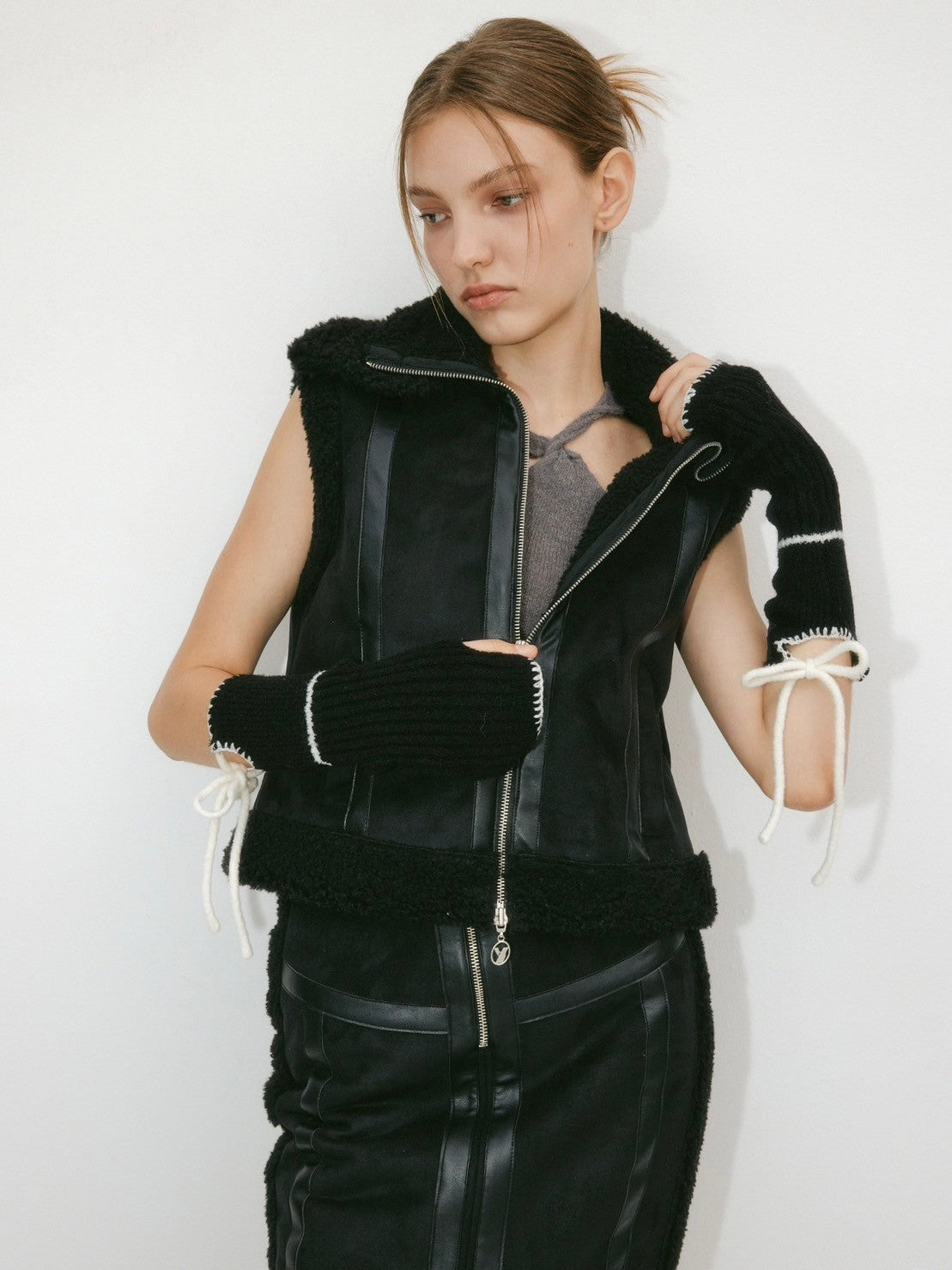 【YUSE】DETACHABLE COLLAR SHEARING SUEDE VEST