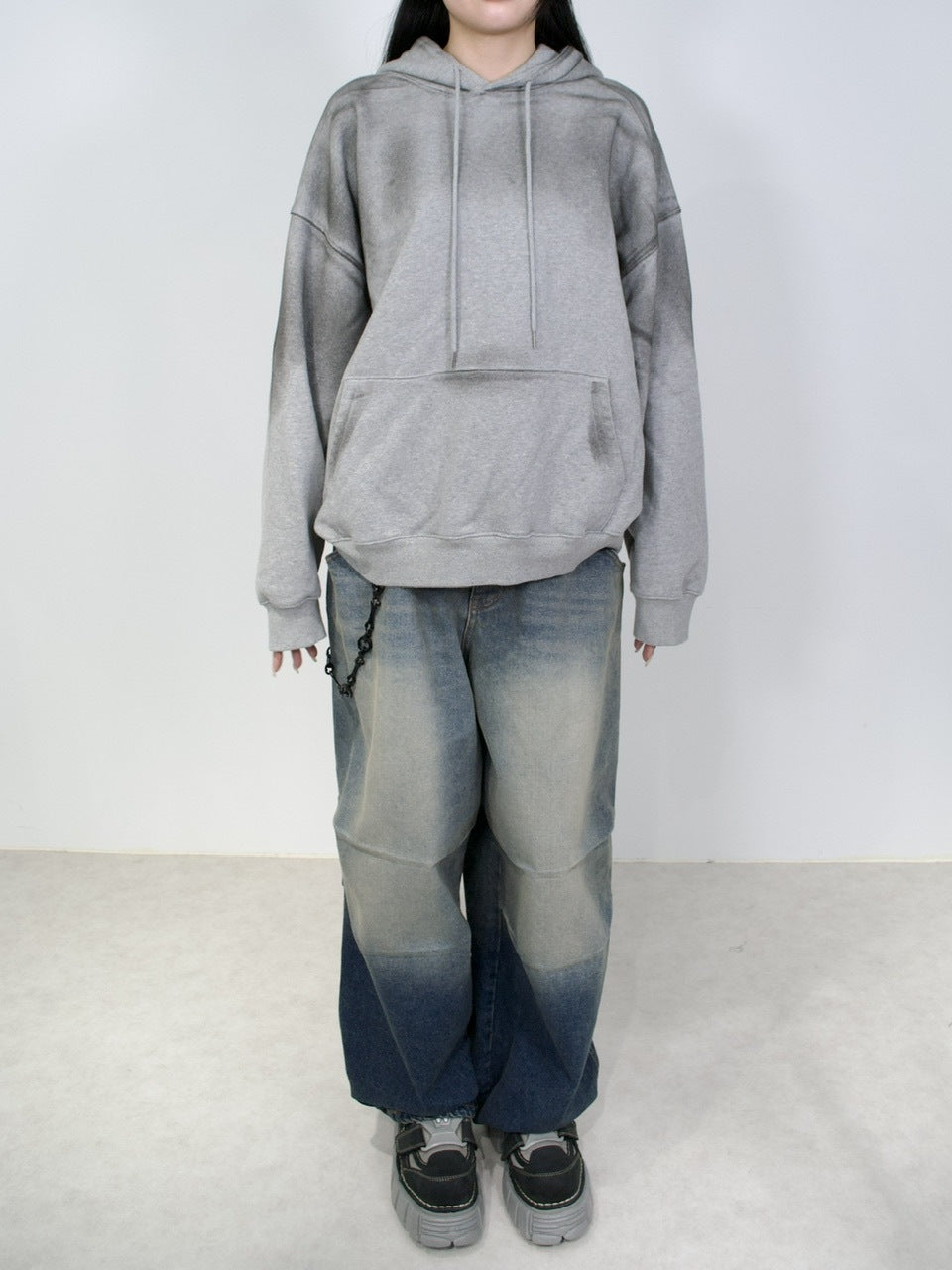 受注制【Never mind the XU】spray design hoodie (2color)