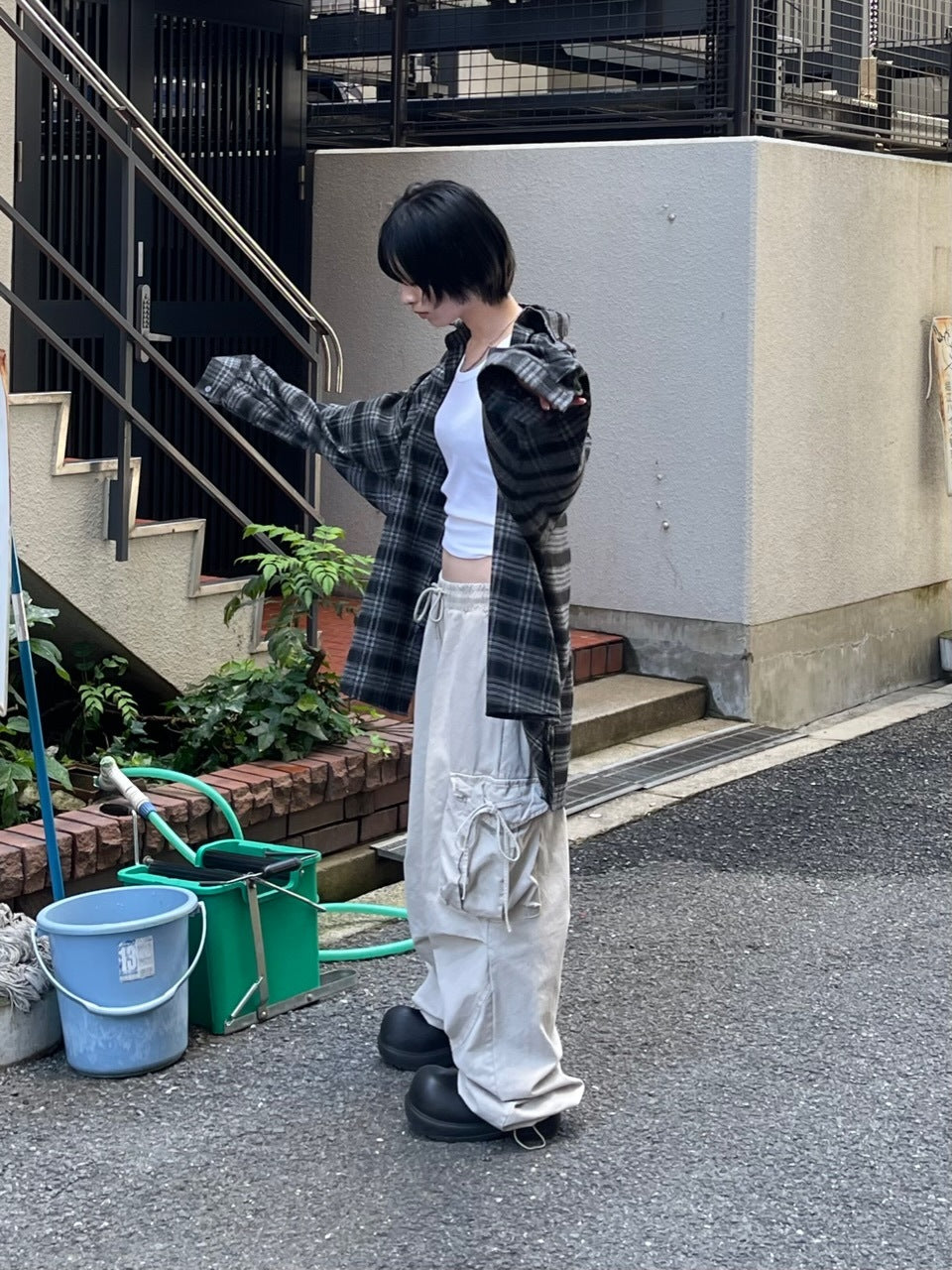 受注制【Chikashitsu +】pigment wash side rope cargo pants (2color)