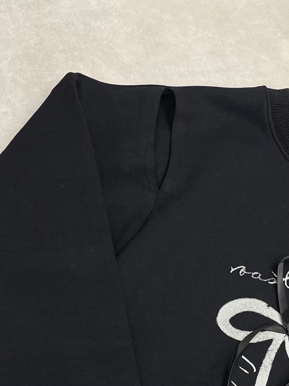 受注制【nmtc +】ribbon design sweat shirts (2color) / 【エヌエムティーシープラス】リボンデザイン長袖スウェット