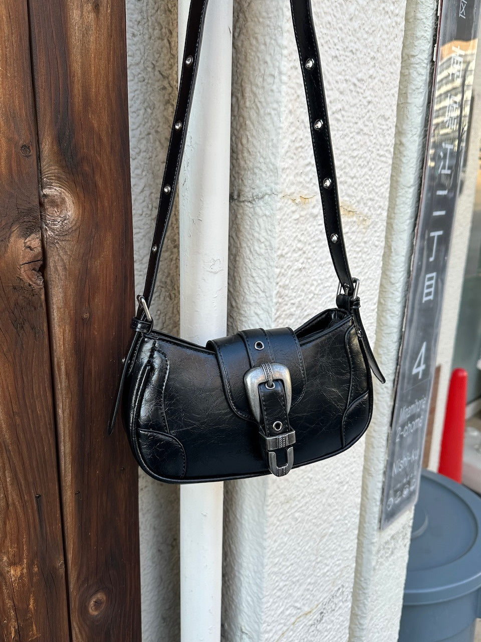 大阪店WEB限定受注制【Chikashitsu +】belt buckle shoulder bag (2color)
