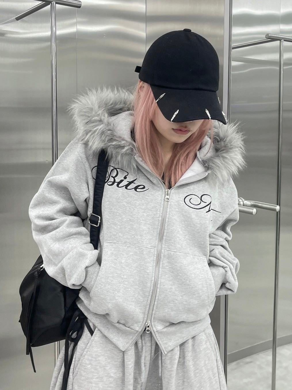 【nmtc +】embroidery fur zip up hoodie (2color)