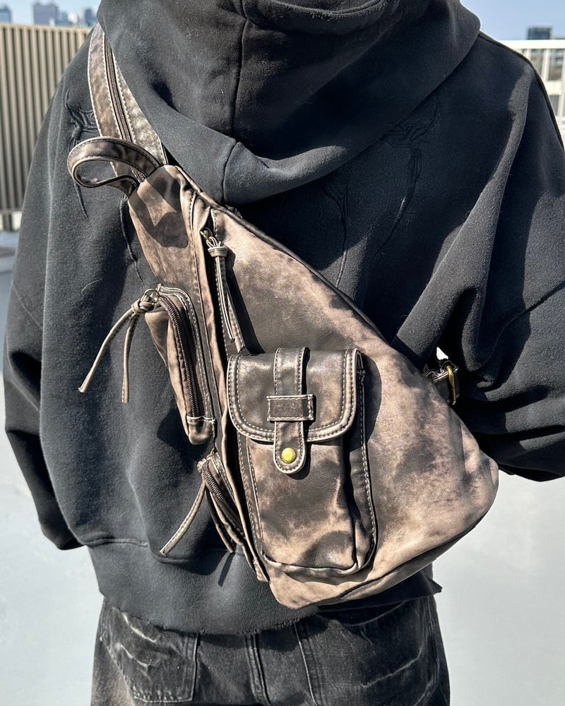 大阪店WEB限定受注制【Chikashitsu +】vintage wash triangle leather bag