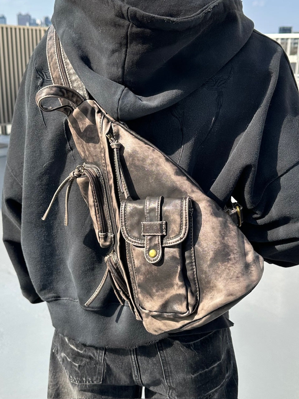 大阪店WEB限定受注制【Chikashitsu +】vintage wash triangle leather bag