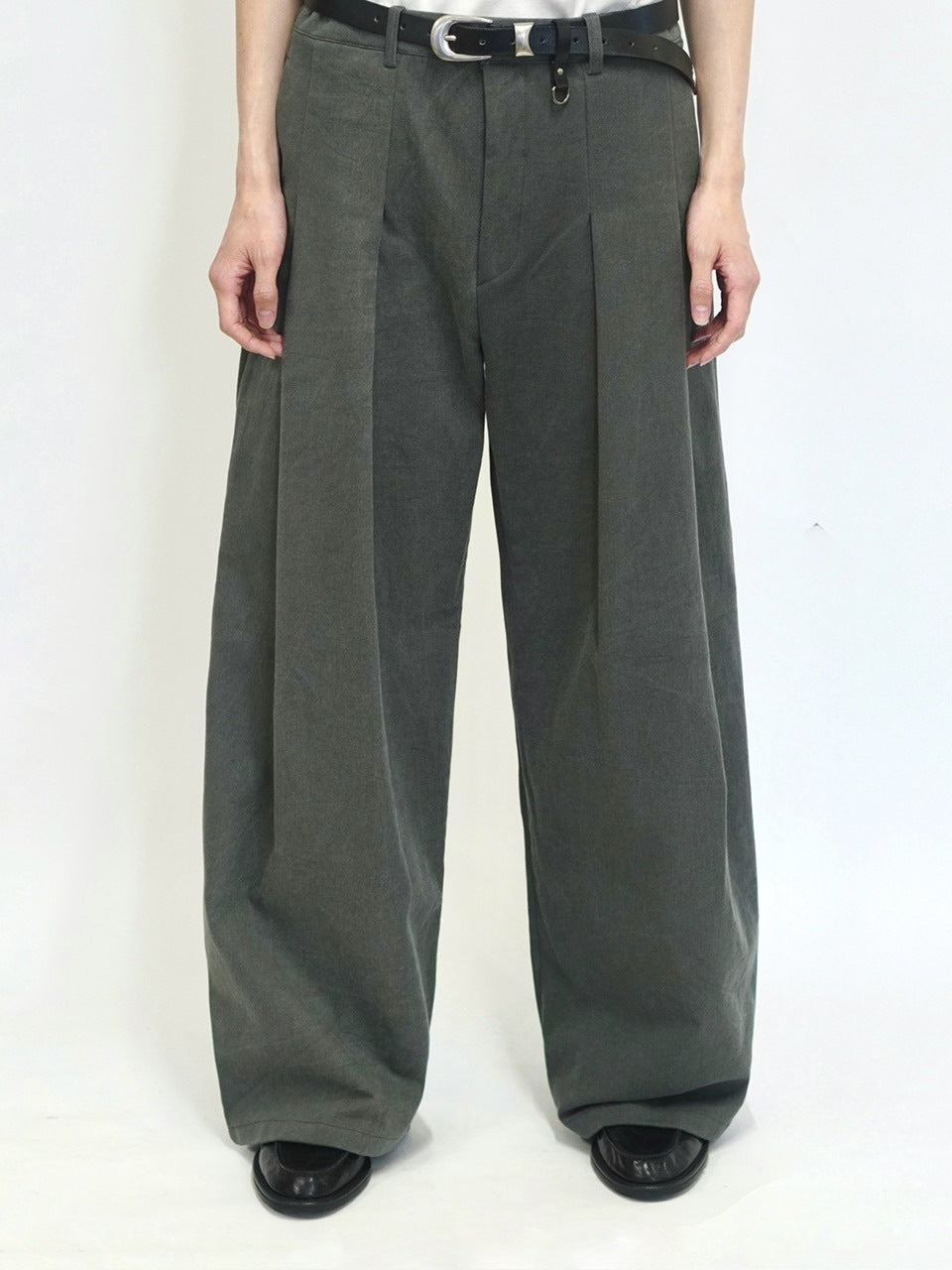 東京店WEB限定受注制【Chikashitsu +】deep tuck cotton wide slacks (3color)