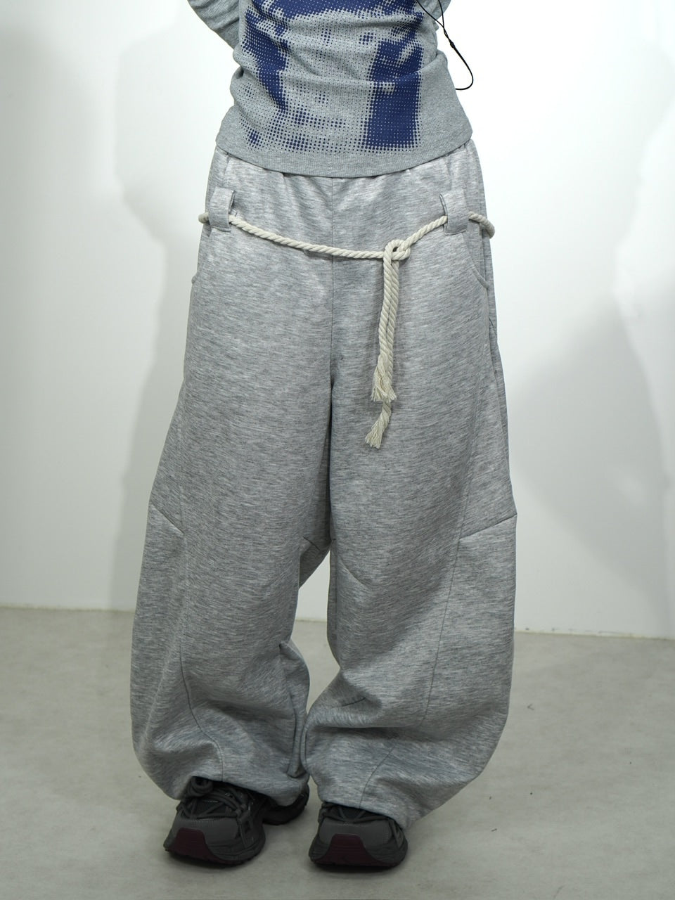 【Nerd out XU】waist rope loose sweat pants (2color) / 【ナードアウトエックスユー】ウエストロープルーズスウェットパンツ