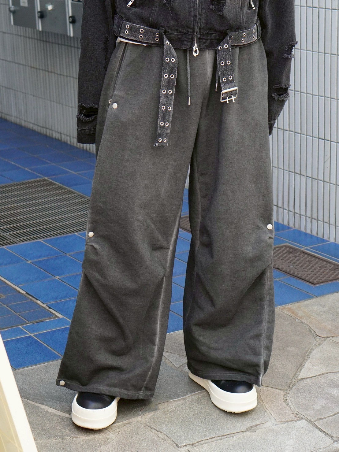 【DIG YOUR OWN GRAVE】Spray coating sweat pants