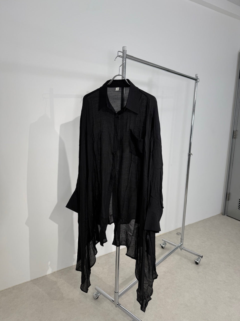 国際配送【Nerd out XU】asymmetry long sheer shirt