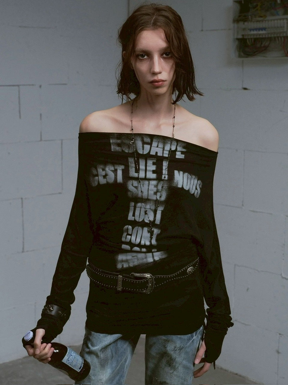 【Cest Nous】Doodle-printed batwing sleeve top / 【セヌー】オフショルダープリント長袖トップス